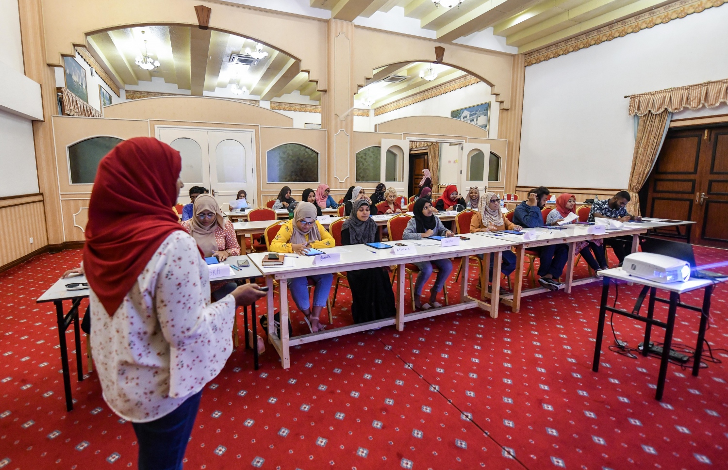 މި އަހަރުގެ ބޯހިމެނުމުގެ މަސައްކަތަށް އެނިއުމަރޭޓާސް ތަމްރީނުކުރުމުގެ މަސައްކަތް ކުރިއަށް ދަނީ: ބޭނުންވި އަދަދަށް އެނިއުމަރޭޓާސް ނުލިބުނު -- ފޮޓޯ: ފަޔާޒް މޫސާ | މިހާރު