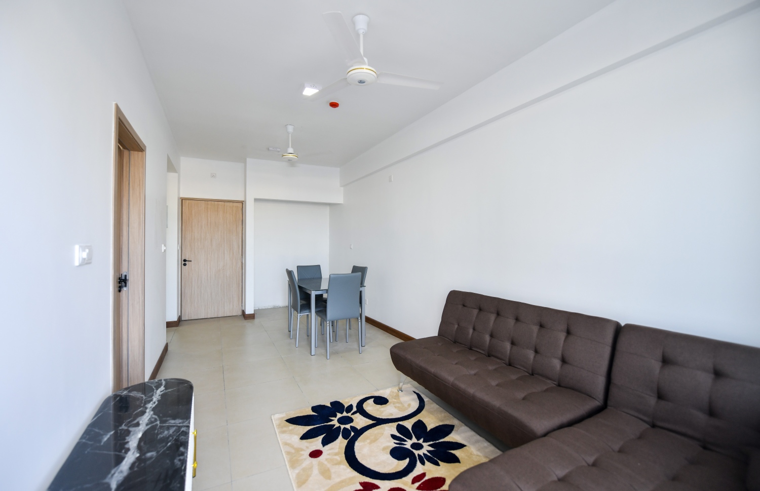 އެމްޕީއެލް ފްލެޓްތަކުގެ އެއް ކޮޓަރީގެ އެޕާޓްމެންޓްއެއް ދައްކާލުމަށް ތައްޔާރުކޮށްފަ: މި ފްލެޓްތަކުގައި އަންނަ އަހަރު މީހުން ދިރިއުޅެން ފެށޭނެކަމަށް އެ ކުންފުނީގެ ސީއީއޯ ވަނީ ވިދާޅުވެފައެވެ -- ފޮޓޯ: ފަޔާޒު މޫސާ | މިހާރު