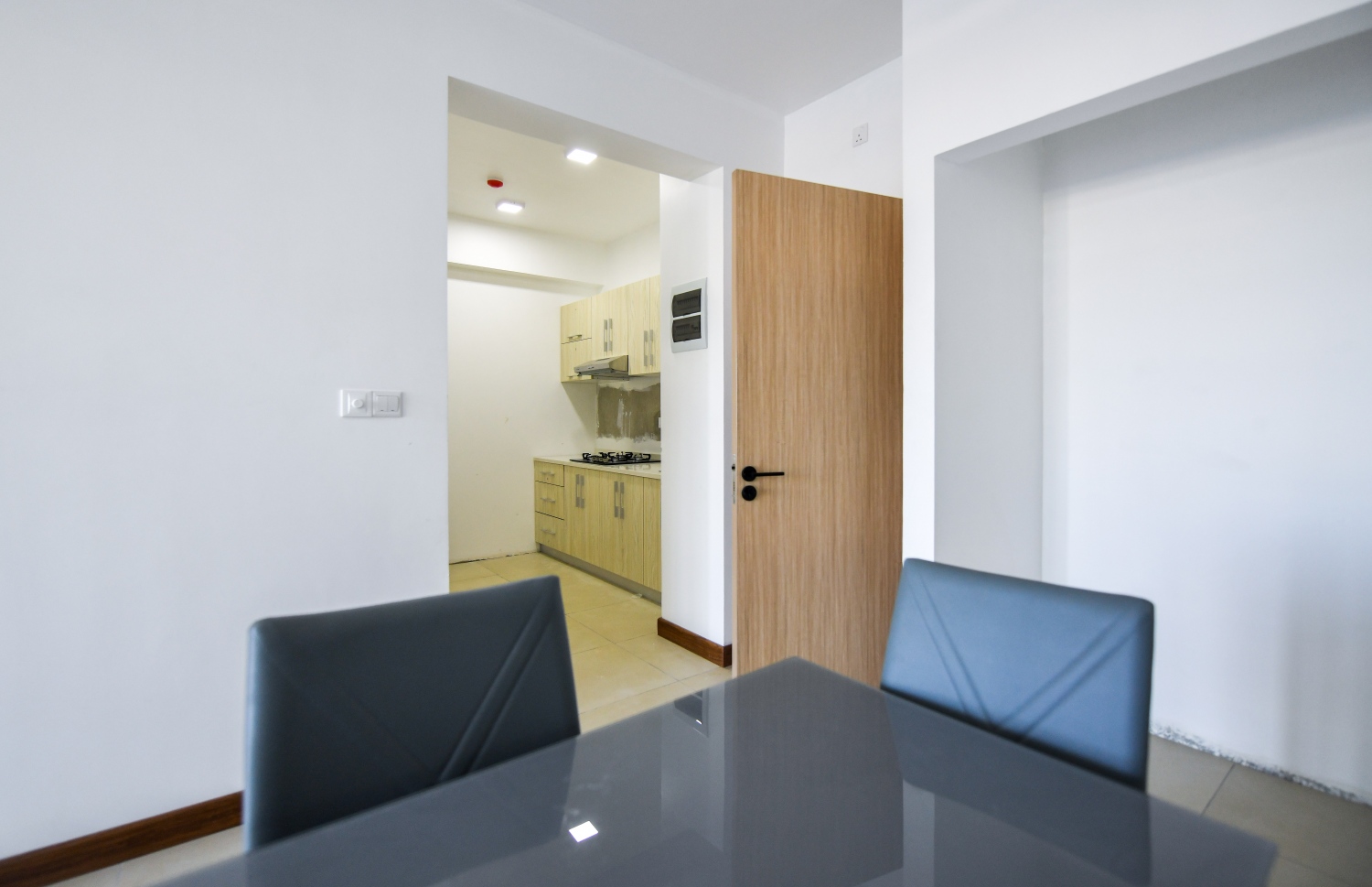 އެމްޕީއެލް ފްލެޓްތަކުގެ އެއް ކޮޓަރީގެ އެޕާޓްމެންޓްއެއް ދައްކާލުމަށް ތައްޔާރުކޮށްފަ: މިތަންތަނުގެ އެއް ކޮޓަރީގެ އެޕާޓްމެންޓްތަކަކީ 454 އަދި 471 އަކަފޫޓްގެ ތަންތަން -- ފޮޓޯ: ފަޔާޒު މޫސާ | މިހާރު