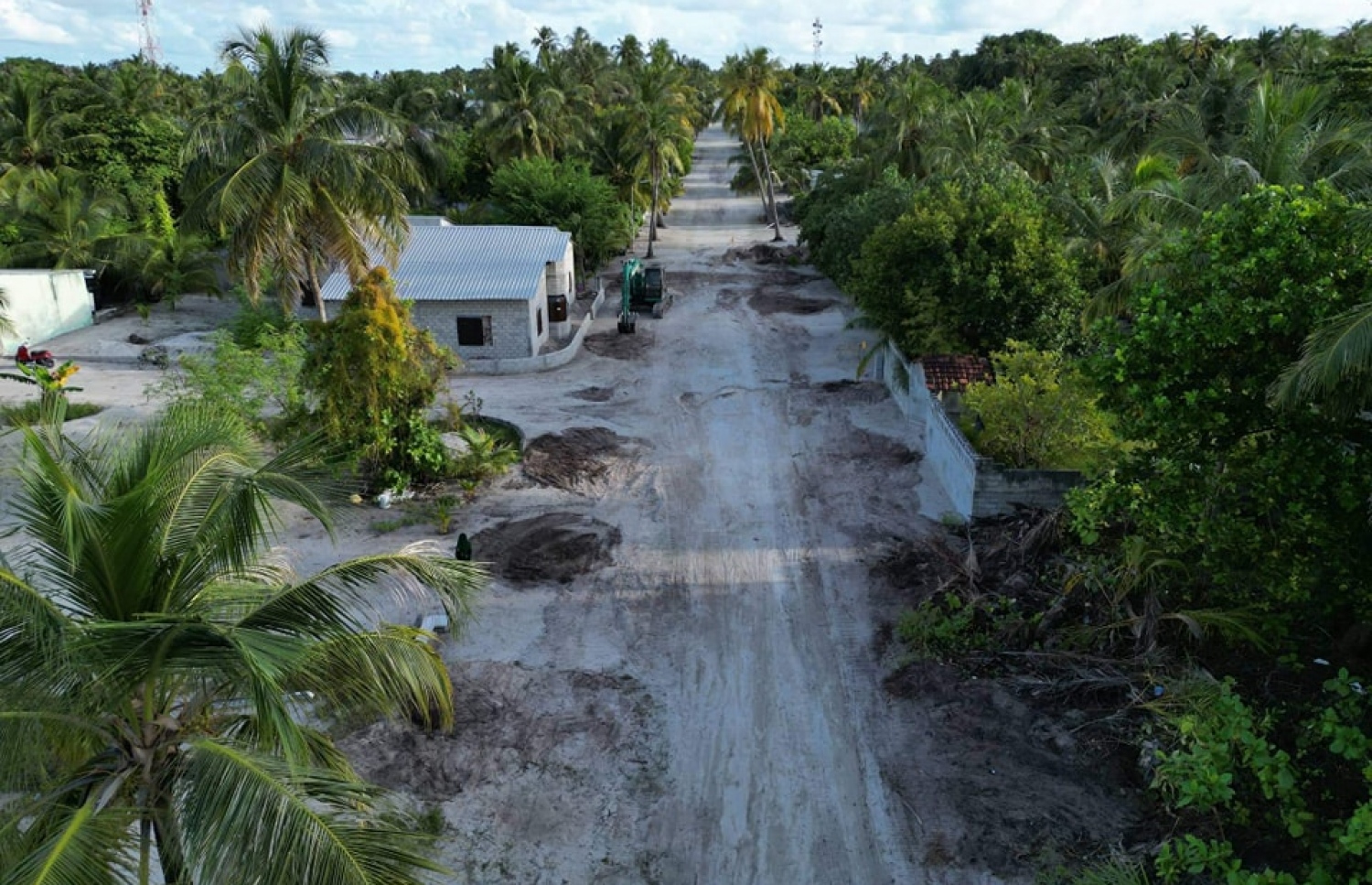 ހުޅުދުއްފާރު ބޮޑު މަގުން ރުއް ނަގާފައި. -- ފޭސްބުކް ފޮޓޯ: ހާތިމް