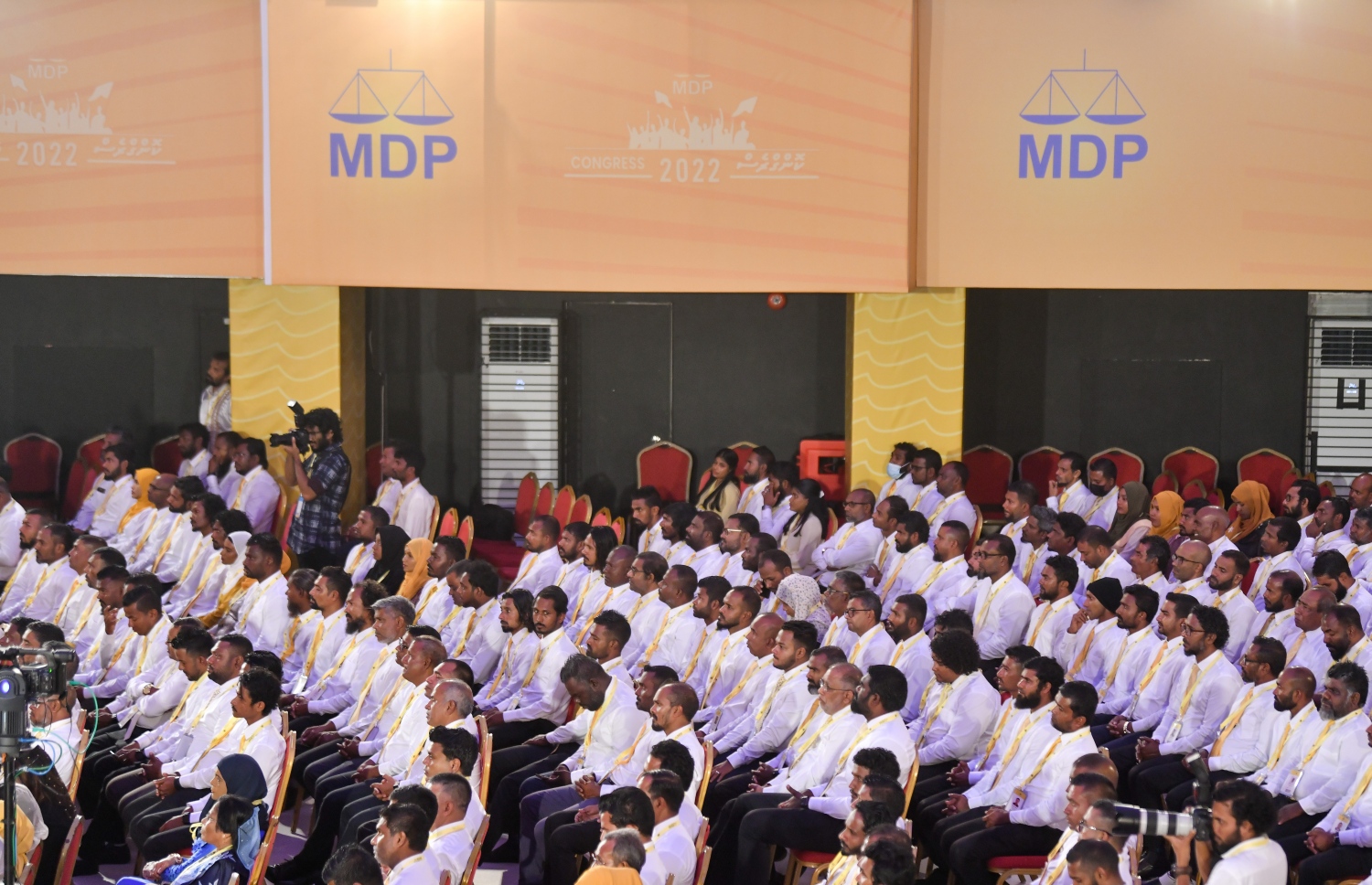 އެމްޑީޕީގެ ކޮންގްރެސަް ފެށުމުގެ ޖަލްސާގައި ބައިވެރިވި، ކޮންގްރެސަްގެ ބައެއް މަންދޫބުން.---ފޮޓޯ: ފަޔާޒު މޫސާ| މިހާރު