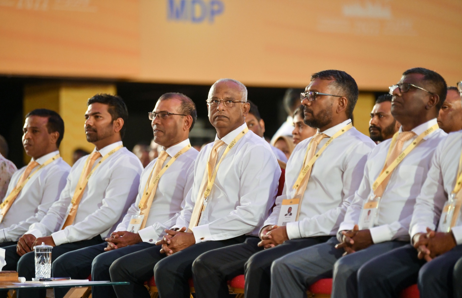އެމްޑީޕީ ކޮންގްރެސް 2022 ފެށުމުގެ ޖަލްސާގައި ރައީސް އިބްރާހިމް މުހައްމަދު ސޯލިހް އާއި ޕާޓީގެ ރައީސް އަދި މަޖިލީހުގެ ރައީސް މުހައްމަދު ނަޝީދު އަދި އެ ޕާޓީގެ ޗެއާޕާސަން ފައްޔާޒު ބައިވެރިވެ ވަޑައިގަންނަވަނީ  -- ފޮޓޯ: ފަޔާޒު މޫސާ | މިހާރު