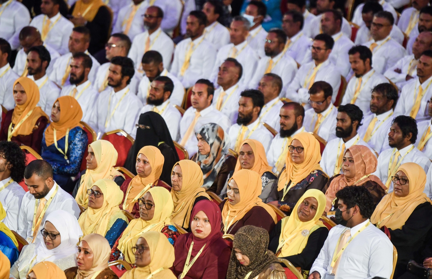 އެމްޑީޕީގެ ހަތަރުވަނަ ކޮންގްރެސް ފެށުމުގެ ޖަލްސާގައި އެ ޕާޓީގެ އެކި ގޮފިތަކުގެ މަންދޫބުން ބައިވެރިވަނީ.--- ފޮޓޯ: ފަޔާޒު މޫސާ | މިހާރު
