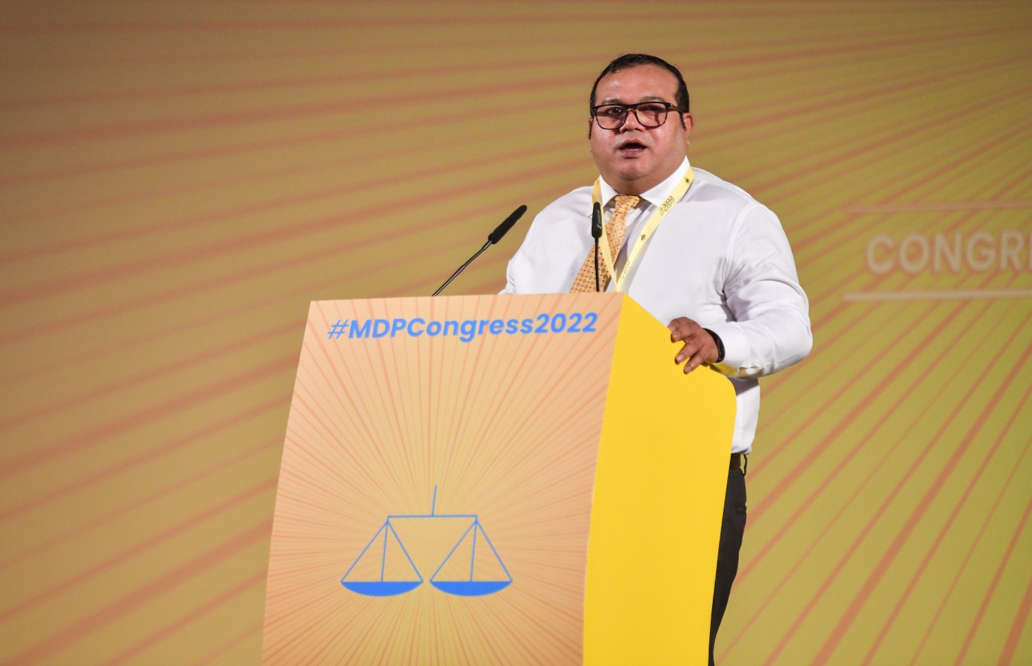 އެމްޑީޕީގެ ހަތަރުވަނަ ކޮންގްރެސް ފެށުމުގެ ޖަލްސާގައި އެ ޕާޓީގެ ޕާލިމެންޓްރީ ގްރޫޕްގެ ލީޑަރު މުހައްމަދު އަސްލަމް ވާހަކަ ދައްކަވަނީ.--- ފޮޓޯ: ފަޔާޒު މޫސާ | މިހާރު