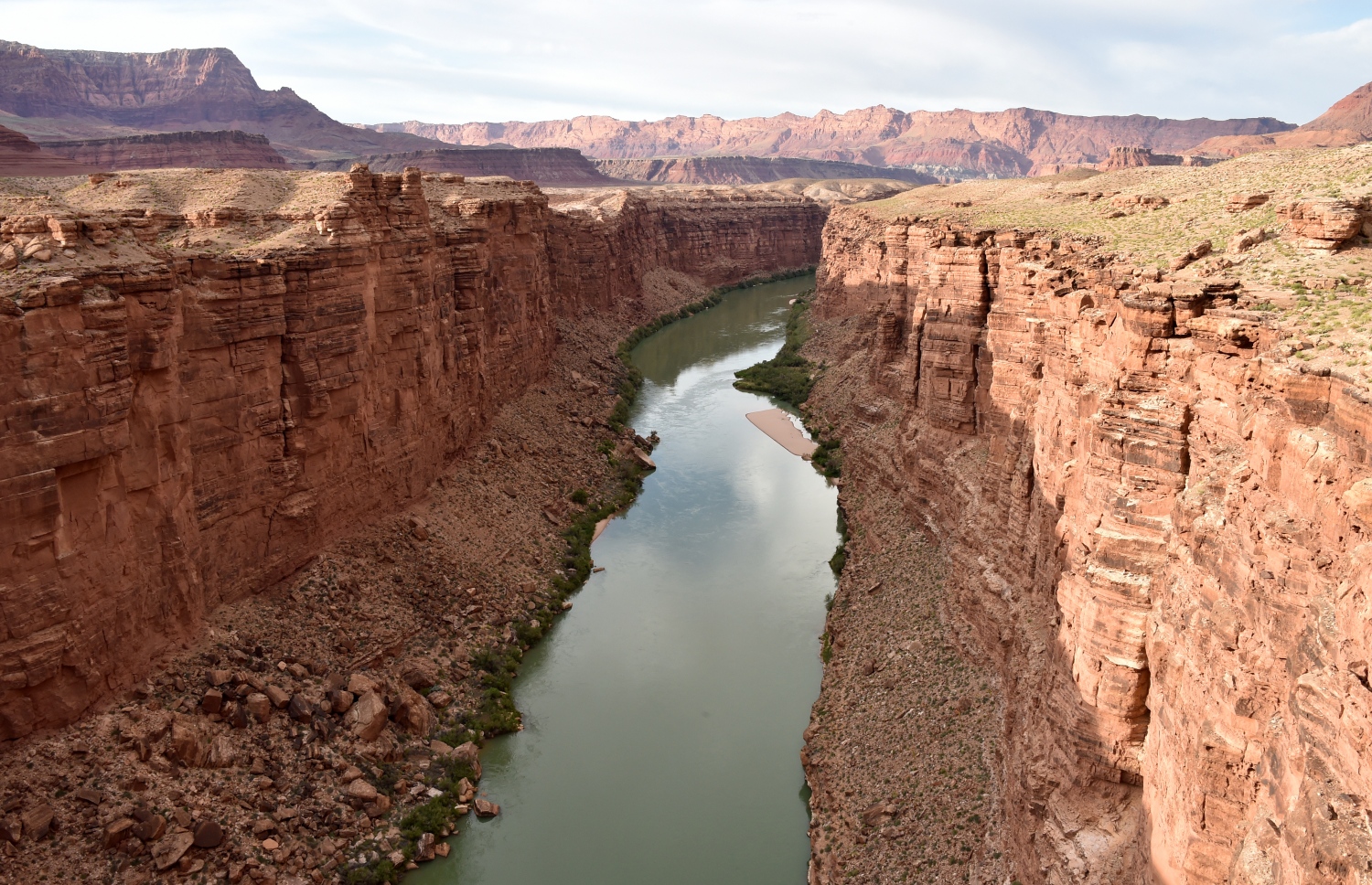 އެމެރިކާގެ ކޮލޮރާޑޯ ކޯރުގެ ފެންގަނޑު ވަރަށް ބޮޑަށް ހިނދިފައި