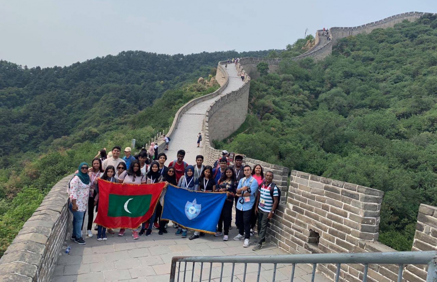 ވިލާ ހައި ސްކޫލުގެ ދަރިވަރުން ރާއްޖެއިން ބޭރުގައި. އެކި ގައުމުތަކށް ގޮސް އެކި ކަންތައްތައް ތަޖުރިބާ ކޮށްދިނުމުގެ ފުރުސަތު އެ ސްކޫލުން ދަނީ ފަހި ކޮށް ދެމުން. ފޮޓޯ: ވީއައިއެޗްއެސް