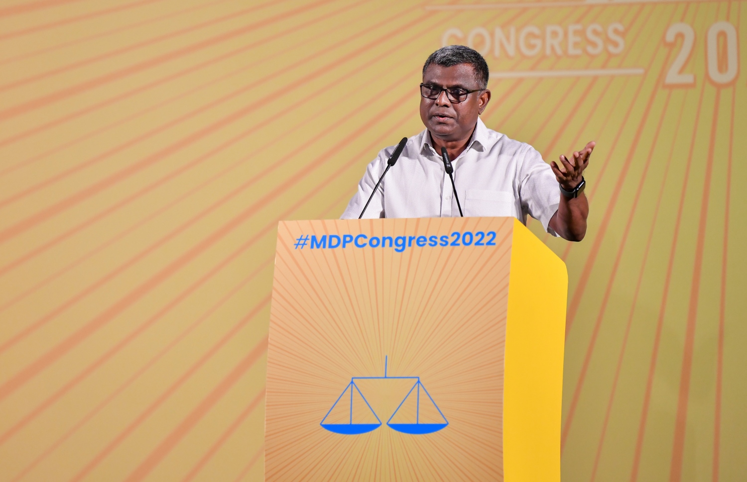 އެމްޑީޕީ ކޮންގްރެސް ނިންމުމުގެ ރަސްމިއްޔާތުގައި އެ ޕާޓީގެ ޗެއާޕާސަންގެ ނައިބު އިބްރާހިމް ވަހީދު (އިބުރޭ) ވާހަކަ ދައްކަވަނީ -- ފޮޓޯ: ފަޔާޒު މޫސާ | މިހާރު