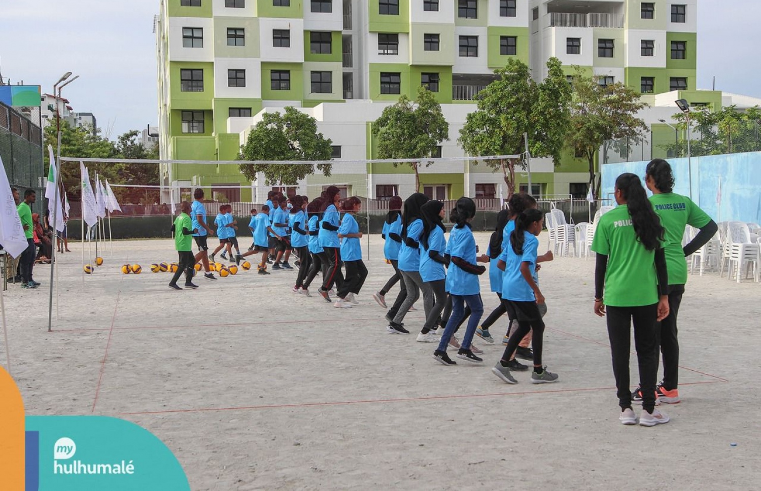 އެޗްޑީސީ ވޮލީބޯލް ސްކިލްސް ކޭޟްޕގައި ކުދިން ތަމްރީން ހަދަނީ: ކޭމްޕް ކުރިއަށް ދަނީ އެޗްޑީސީގެ ގައުމީ ޓީމުގެ އެސިސްޓެންޓް ކޯޗު މުހައްމަދު ސާޖިދު ކާއްޓޭގެ ބެލުމުގެ ދަށުން. --- ފޮޓޯ: އެޗްޑީސީ