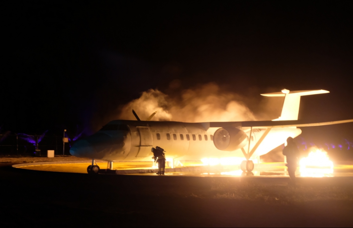 ރްއޭސީއެލް ފަޔަ ސިމިއުލޭޓަރު އާރްސީއެލް އޭވިއޭޝަން އެކަޑެމީގެ ތަމްރީނުތަކުގައި ބޭނުން ކުރާ ގޮތް ދައްކާލަ ދެނީ ---ފޮޓޯ: އާރްއޭސީއެލް