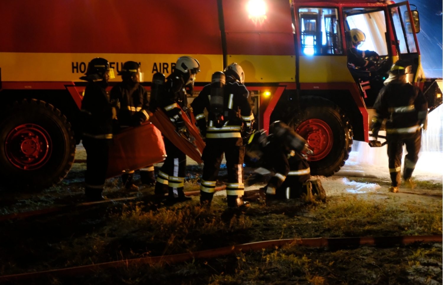 ހޯރަފުށީ ފަޔާ އެކަޑަމީ: އާރްއޭސީއެލްގެ ފަޔަ ފައިޓަރުން ފަޔަ ޓްރަކް ކައިރީގައި މަޑުކޮށްލައި---ފޮޓޯ: އާރްއޭސީއެލް