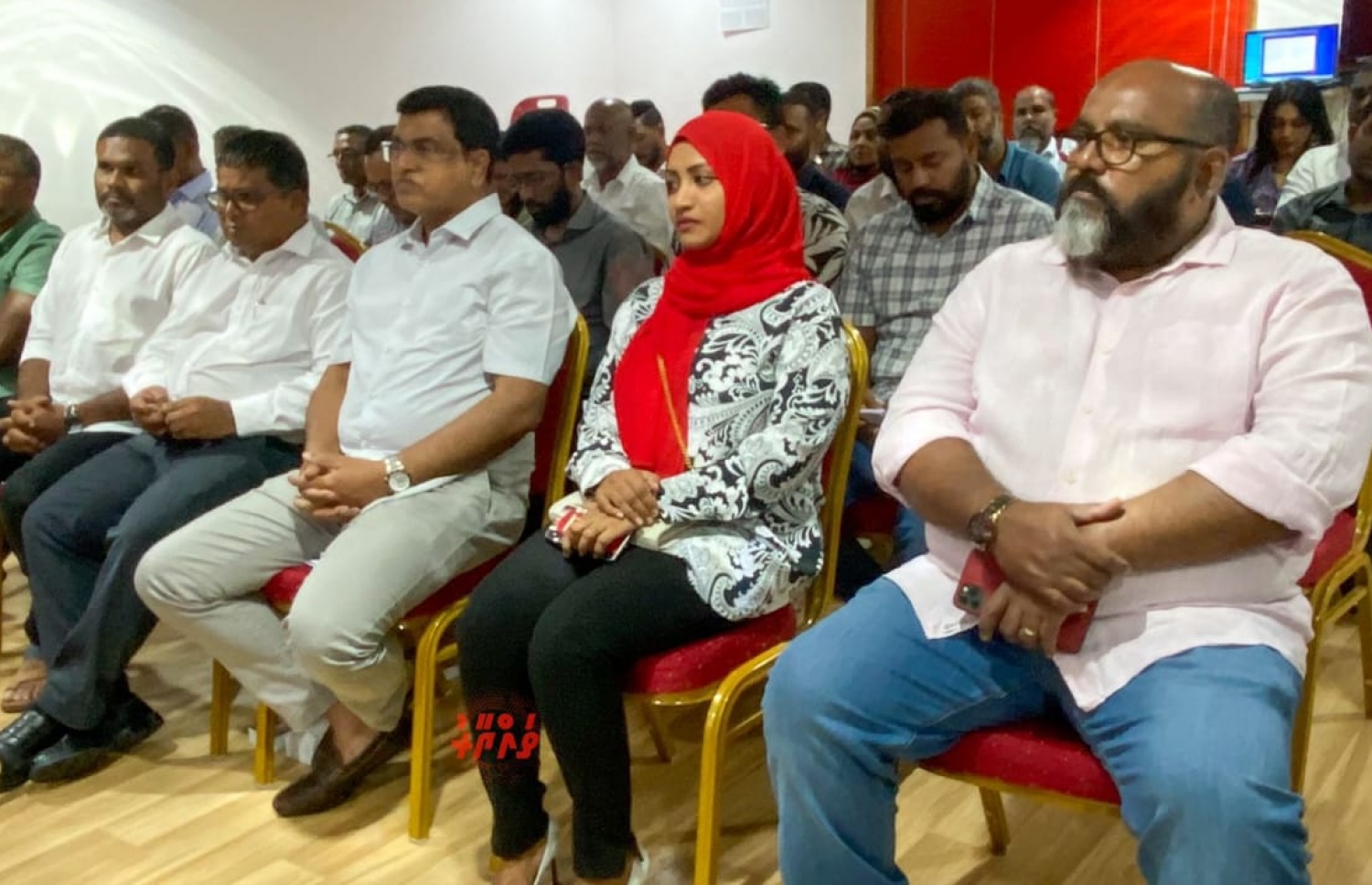 އަމީން ޖުމްހޫރީ ޕާޓީގެ ޖަލްސާއެއްގައި ބައިވެރިވެވަޑައިގަންނަވަނީ. -- ފޮޓޯ | ޖޭޕީ
