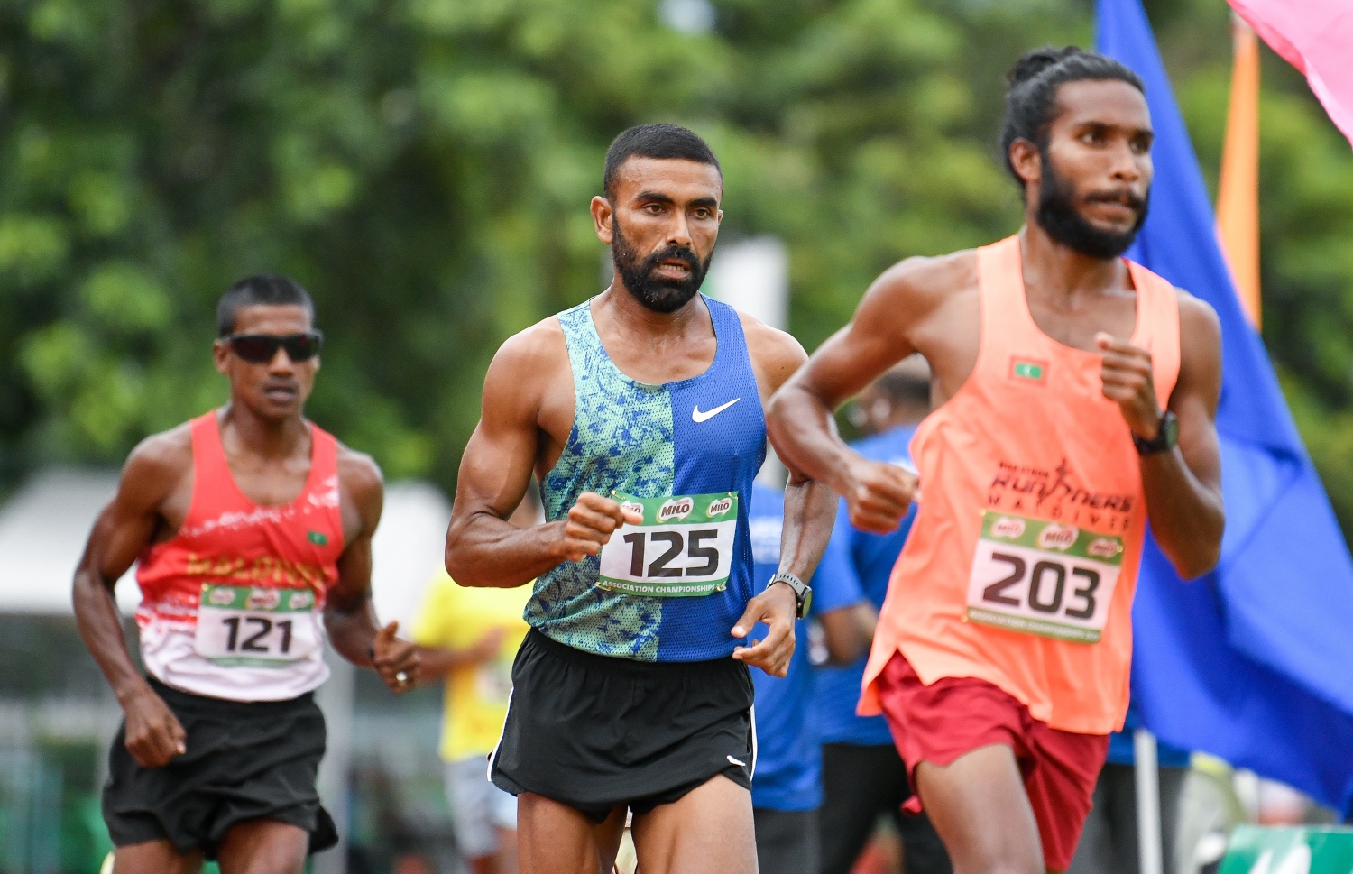 5000 މީޓަރުގެ ފައިނަލުގެ މެޑަލްތައް ގެންދިޔަ ދުވުންތެރިން ޔޫސުފް އިބްރާހިމް، މޯޑް އަދި ފަޒީލް --- ފޮޓޯ: ފަޔާޒު މޫސާ | މިހާރު