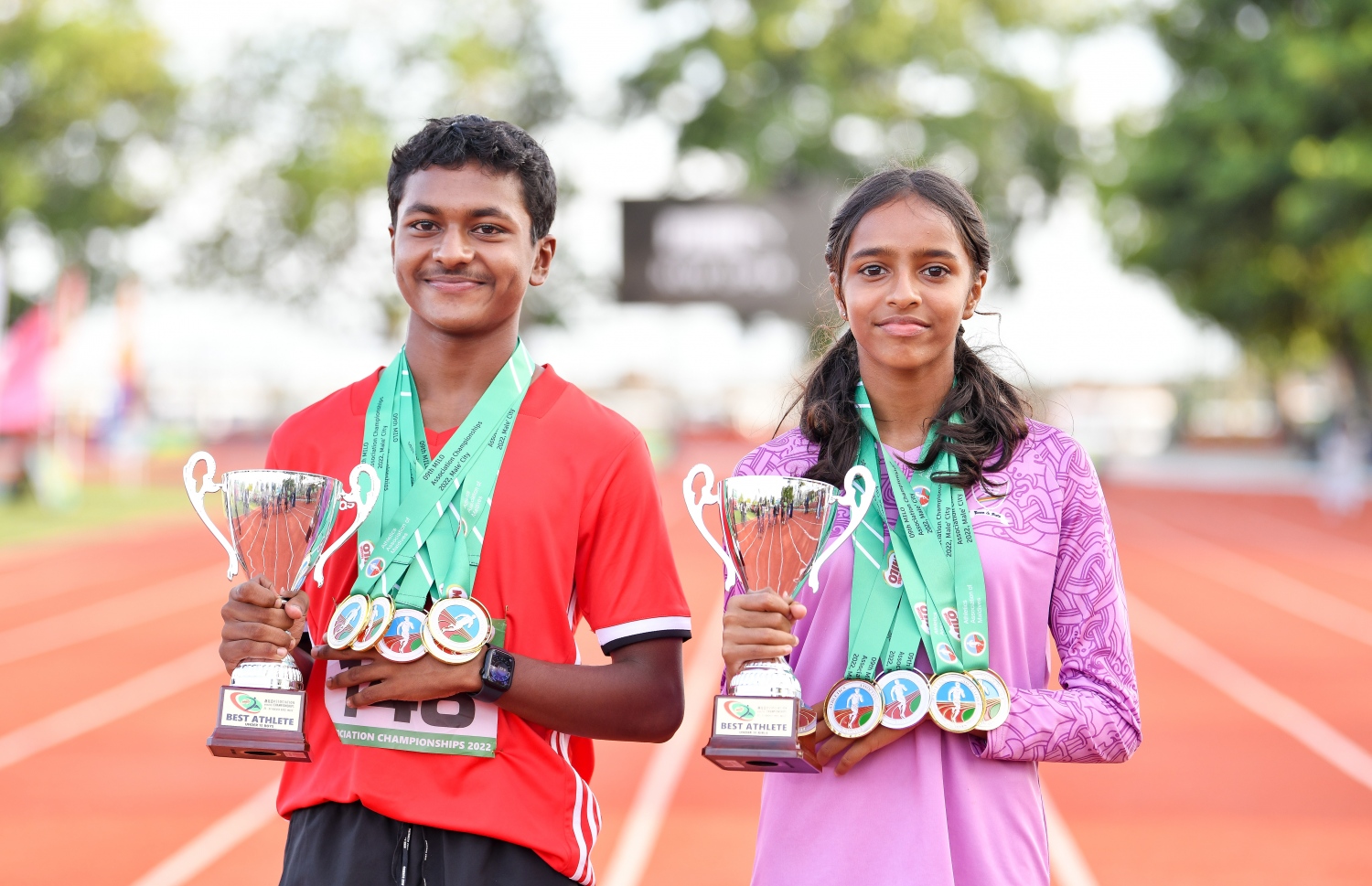 ޖޫނިއާ ބައިގައި އެންމެ މޮޅު އެތުލީޓުންގެ އެވޯޑް ހޯދީ ދާނާ އާއި އަޔާން --- ފޮޓޯ: ފަޔާޒު މޫސާ | މިހާރު