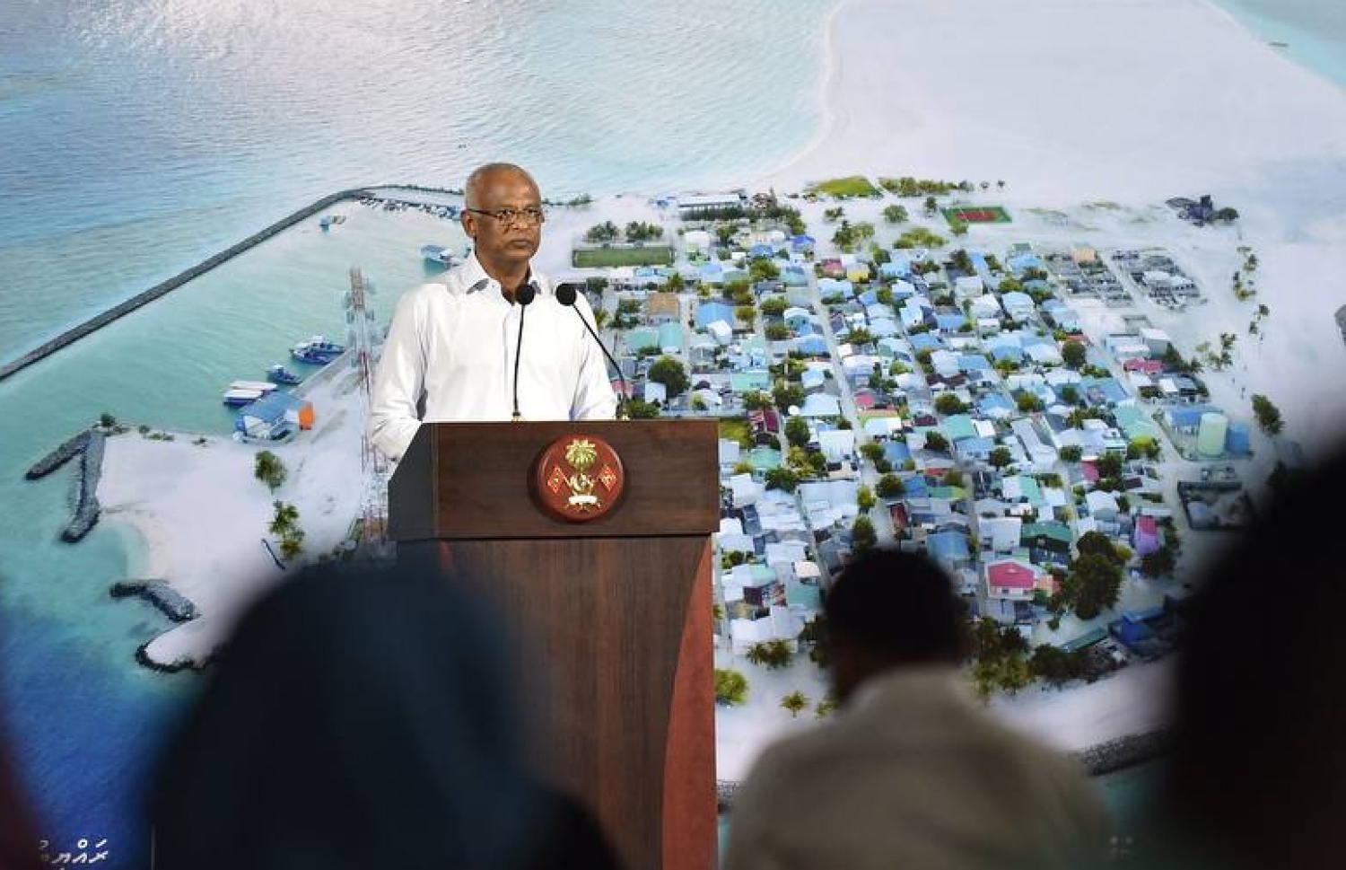 މ.ދިއްގަރުގެ ގޮނޑޮދޮށް ހިމާޔަތްކުރުމުގެ ޖަލްސާގައި ރައީސް ވާހަކަ ދައްކަވަނީ: ކޮވިޑުގެ ދަތީގައި ވެސް މަޝްރޫއުތައް ނުހުއްޓައި ކުރިއަށް ގެންދިޔަ.