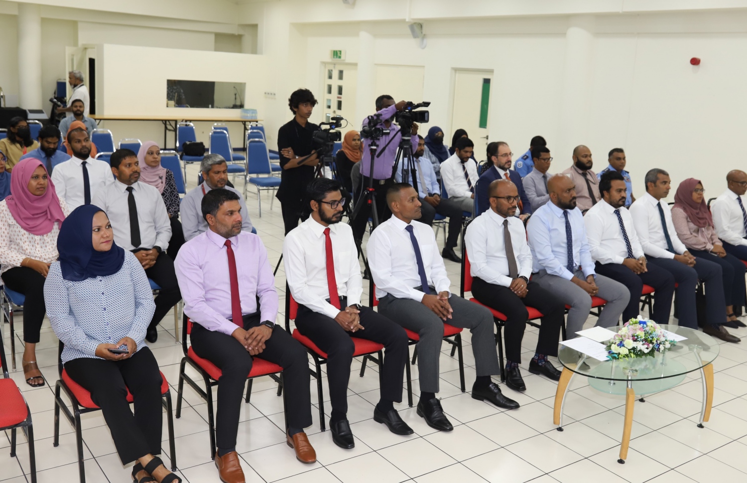 އެސެޓް ރިކަވާ ކުރުމުގެ ނިޒާމް އެކުލަވާލަން ފެށުމުގެ ރަސްމިއްޔާތުގައި އިދާރާތަކުން ބައިވެރިވަނީ: މި ވޯކްޝޮޕްގައި އޭސީސީގެ އިތުރުން ފިނޭންސް މިނިސްޓްރީ އާއި ޕީޖީ އާއި އޭޖީ އާއި އޮޑިޓަ ޖެނެރަލްގެ އޮފީހުން ބައިވެރިވޭ. -- ފޮޓޯ | ރައީސް އޮފީސް