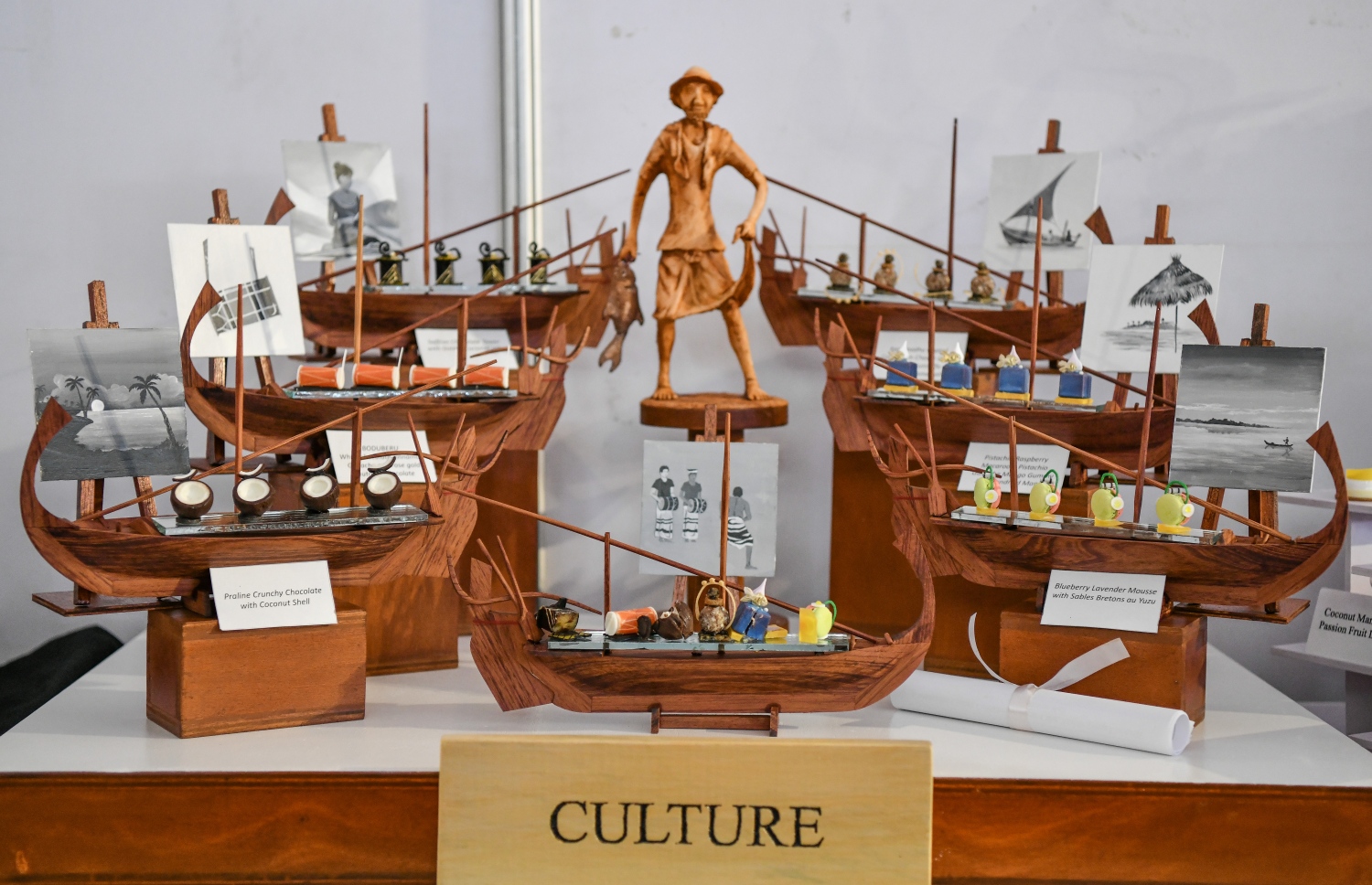 ރާއްޖޭގައި ބާއްވާ ފުޑް އެންޑް ހޮސްޕިޓައިލިޓީ އޭޝިއާ މޯލްޑިވްސް ފެއާގެ ކަލިނަރީ ޗެލެންޖުގައި ތައްޔާރުކޮށްފައިވާ ބައެއް ތަކެތި، މި އަހަރުގެ ހޮސްޕިޓަލިޓީ އެކްސްޕޯގައި ޖުމްލަ 81 ކުންފުންޏަކުން ބައިވެރިވި --. ފޮޓޯ: ނިޝާން އަލީ/މިހާރު