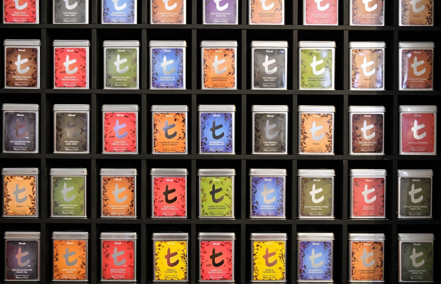 ރާއްޖޭގައި ބާއްވާ ފުޑް އެންޑް ހޮސްޕިޓައިލިޓީ އޭޝިއާ މޯލްޑިވްސް ފެއާގެ ސްޓޯލެއްގައި ސައިފަތް ޑިސްޕްލޭ ކޮށްފައި، މި އަހަރުގެ ހޮސްޕިޓަލިޓީ އެކްސްޕޯގައި ޖުމްލަ 81 ކުންފުންޏަކުން ބައިވެރިވި --. ފޮޓޯ: ނިޝާން އަލީ/މިހާރު