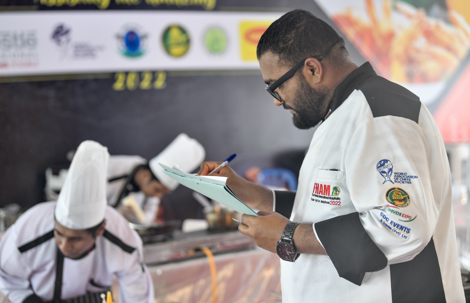 އެފްއެޗްއޭއެމްގެ ޖަޖެއް ވާދަވެރިންގެ މަސައްކަތް އިންސާފު ކުރައްވަނީ. ފޮޓޯ: ނިޝާން އަލީ | މިހާރު