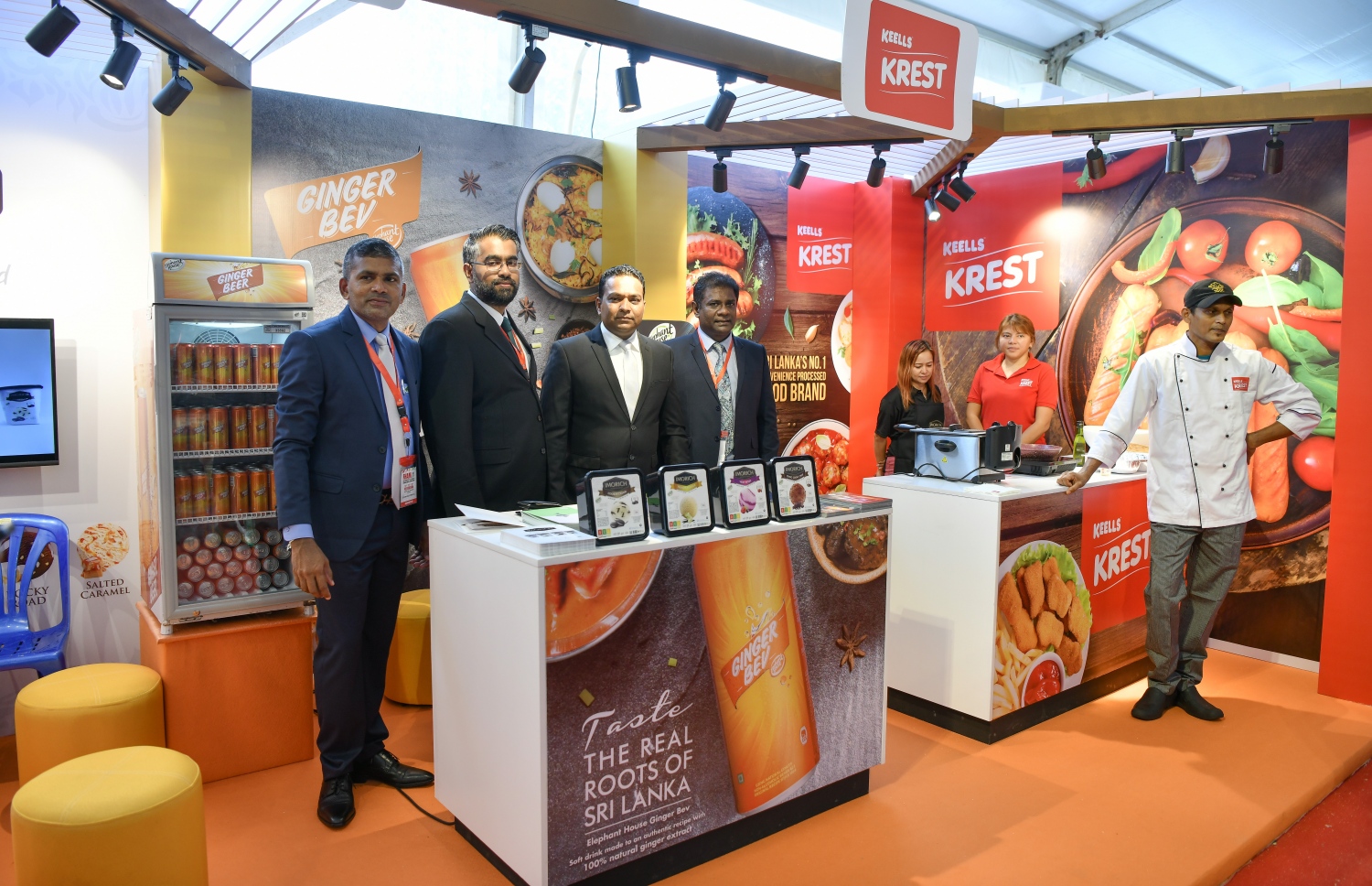 ނައިބު ރައީސް ސްޓޯލެއް ބައްލަވާ ލައްވަނީ. ފޮޓޯ: ނިޝާން އަލީ | މިހާރު