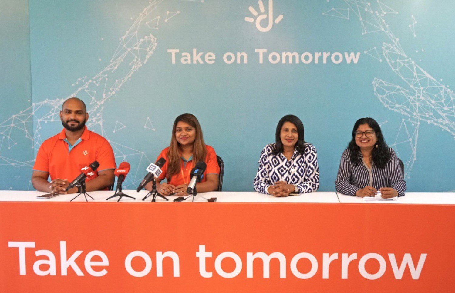 ދިރާގު ހެޑް އޮފީހުގައި މިއަދު އޮތް ނޫސްވެރިންގެ ބައްދަލުވުމުގައި ދިރާގު އަދި ބައިކްމޯލްޑިވްސް ގެ އިސްވެރިން ---ފޮޓޯ: ދިރާގު