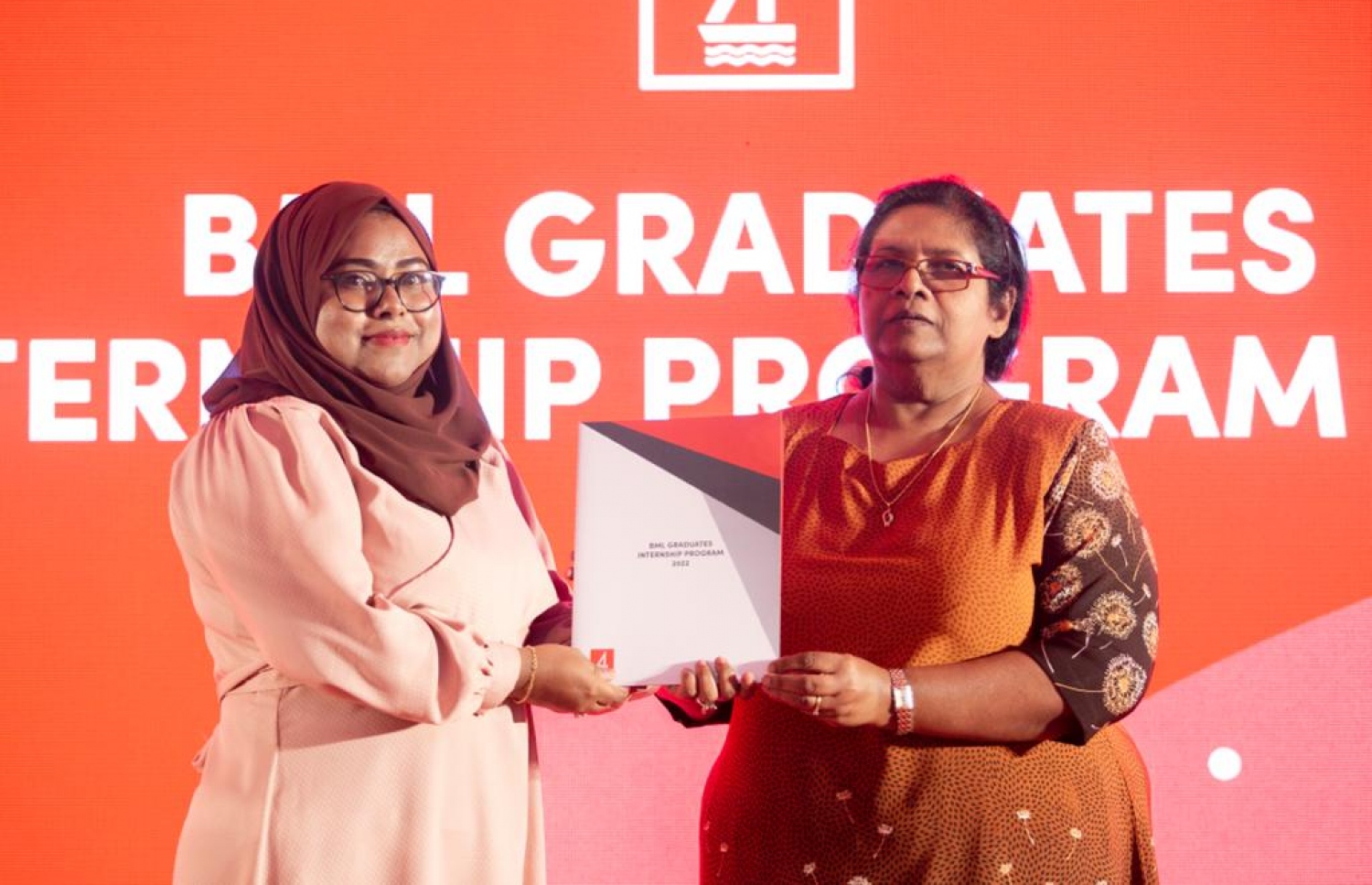 ބީއެމްއެލްގެ މި އަހަރުގެ އިންޓާންޝިޕަށް ހޮވުނު މީހަކަށް، ޑެޕިއުޓީ ސީއީއޯ އައިސްތު ލިޔުން ހަވާލު ކުރައްވަނީ.