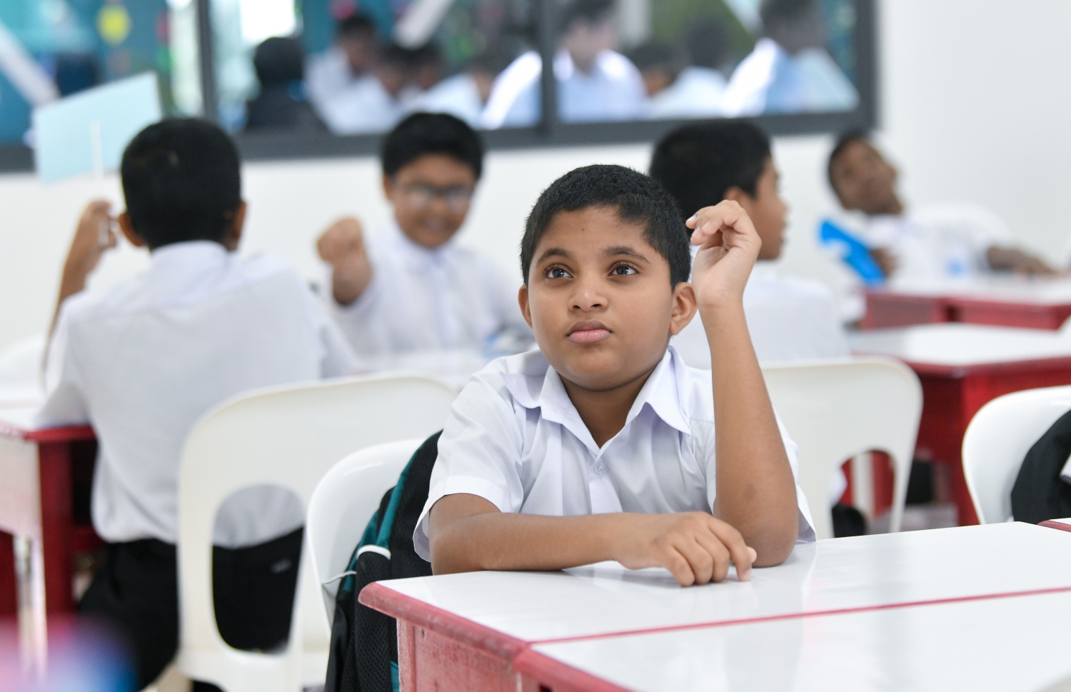 ކާމިލް ދީދީ ސްކޫލްގައި ކިޔަވާ ކުއްޖަކު، އެ ސްކޫލް ހުޅުވުމަށް ބޭއްވި ރަސްމިއްޔާތަށް ފަހު، ކްލާސް ރޫމްގައި މަޑުކޮށްލައިގެން.--- ފޮޓޯ: ފަޔާޒު މޫސާ | މިހާރު