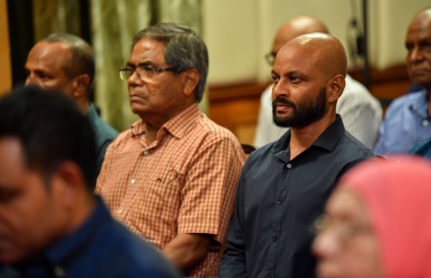 އުމަރު ޒާހިރާ ގުޅޭ ގޮތުން ކުރީގެ ރައީސް މައުމޫން އަބްދުލްގައްޔޫމުގެ ފައުންޑޭޝަނުން އިސްވެ ތައްޔާރުކުރި ފޮތެއް ނެރުމަށް ބޭއްވި ޖަލްސާގައި، ފާރިސް މައުމޫންގެ އިތުރުން ބައެއް ބޭފުޅުން ބައިވެރިވެ ވަޑައިގަންނަވަނީ.---ފޮޓޯ: ރައީސް އޮފީސް