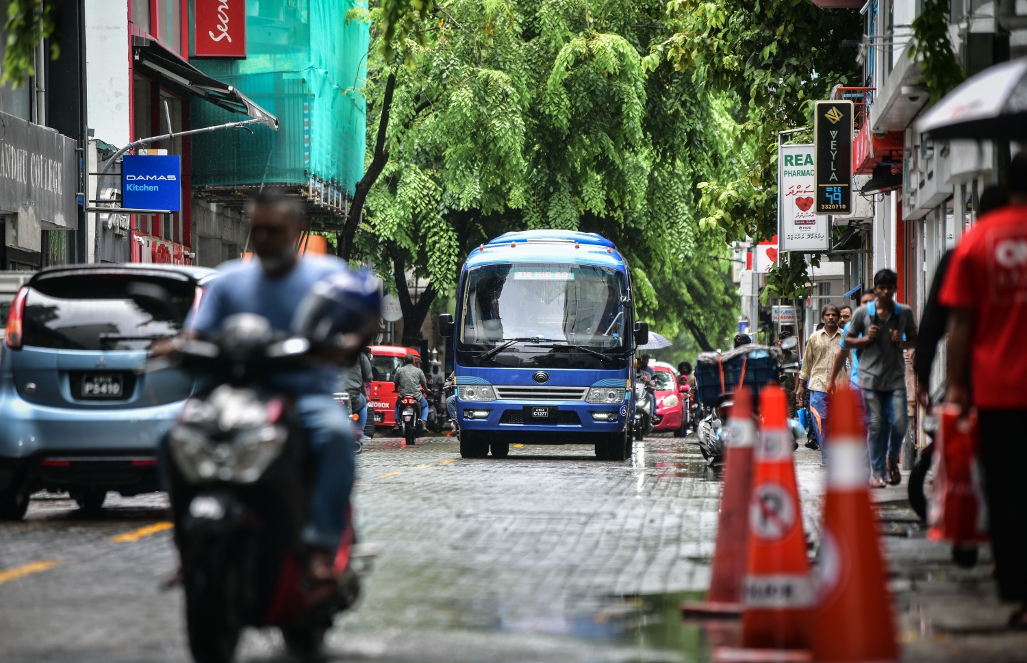 މާލެ: ސެޕްޓެމްބަރު 5، 2022: މާލޭގައި މިނީ ބަހުގެ ދަތުރުތައް އަލުން ފެށުން: އެމްޓީސީސީން ބުނީ، އެ ކުންފުނީގެ މިނީ ބަހުގެ ޓެސްޓު ދަތުރުތައް ދެ ހަފުތާ އަށް ކުރިއަށް ގެންދިއުމަށްފަހު ދަތުރަކަށް ކޮޅަކަށް ނަގާނީ 7ރ ކަމަށް.-- ފޮޓޯތައް ނިޝާން އަލީ /މިހާރު