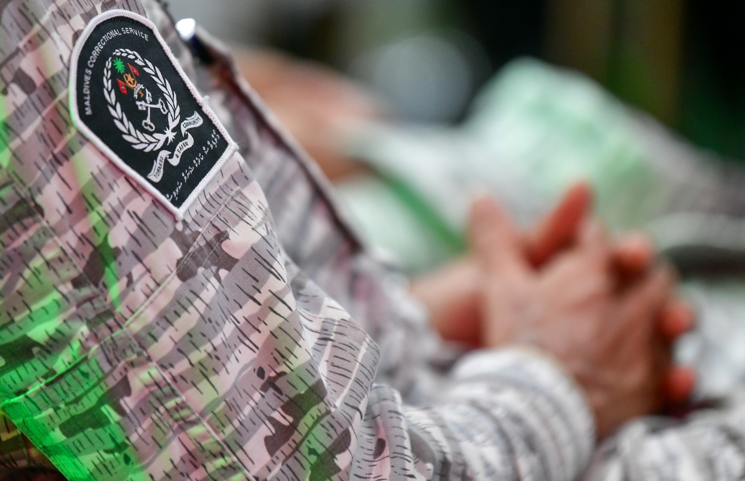 ކަރެކްޝަންސްގެ އޮފިސަރެއް --- ފޮޓޯ/މިހާރު