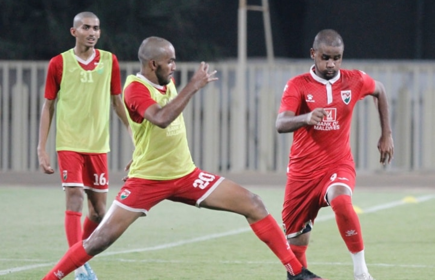 އޭއެފްސީ 20 އަހަރުންދަށުގެ އޭޝިއަން ކަޕު ކޮލިފިކޭޝަންގައި ވާދަކުރާ ރާއްޖޭގެ ޓީމުގެ ބައެއް ކުޅުންތެރިން ޕްރެކްޓިހުގައި އެ ޓީމުގެ ފުރަތަމަ މެޗު އޮންނާނީ އަންނަ ހޮނިހިރު ދުވަހު --- ފޮޓޯ: އެފްއޭއެމް