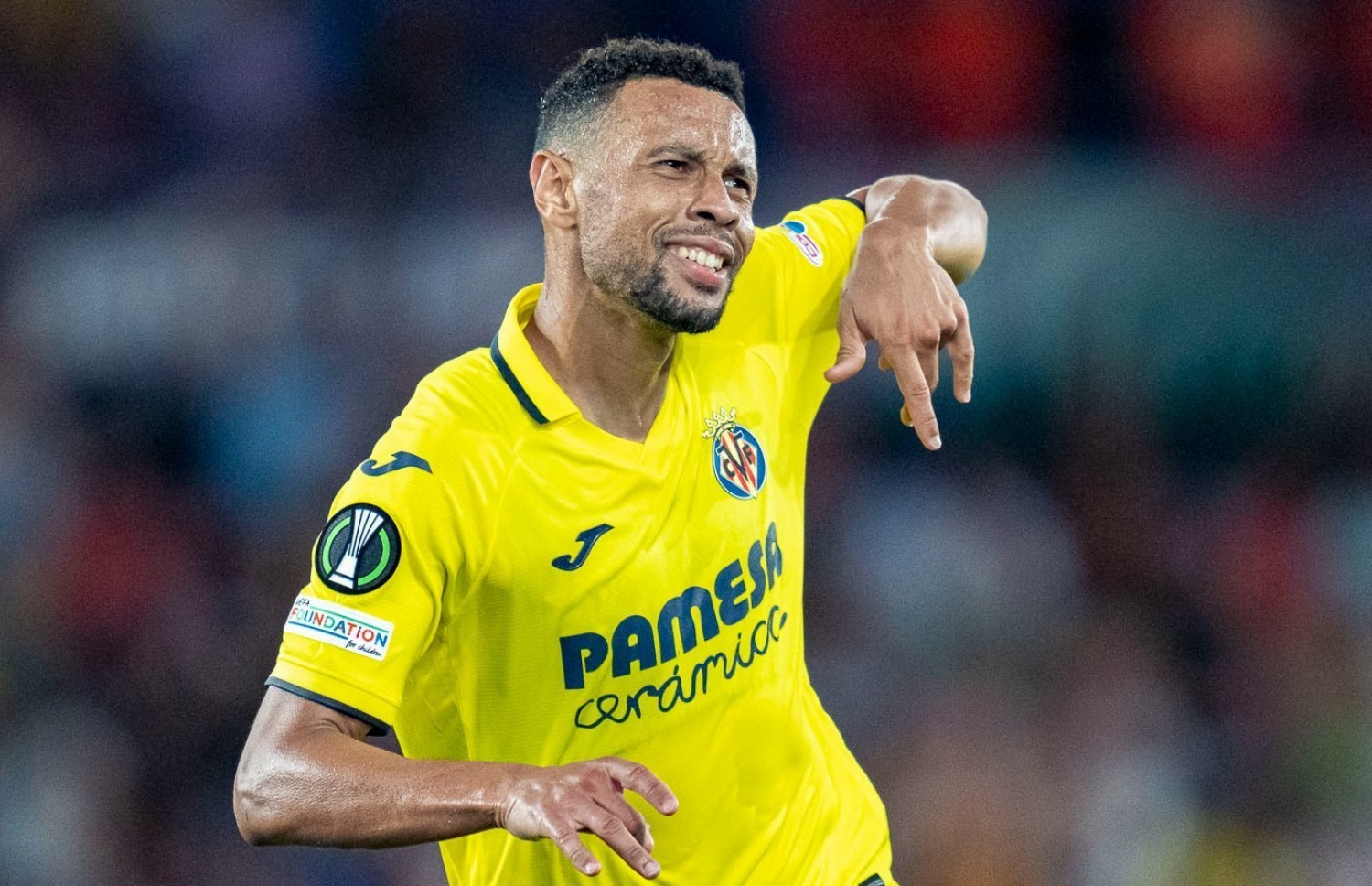 ކޮކެލިން، ފަހުވަގުތު ވިޔަރެއާލް މޮޅުކޮށްދިން ލަނޑު ޖެހުމަށް ފަހު. މިއީ އޭނާ ކޮންފަރެންސް ލީގުގައި ޖެހި ފުރަތަމަ ލަނޑު. އޭނާ ވަނީ ޔޫރޮޕާ ލީގާއި ޗެމްޕިއަންސް ލީގުގައި ވެސް ލަނޑު ޖަހައިފައި.--