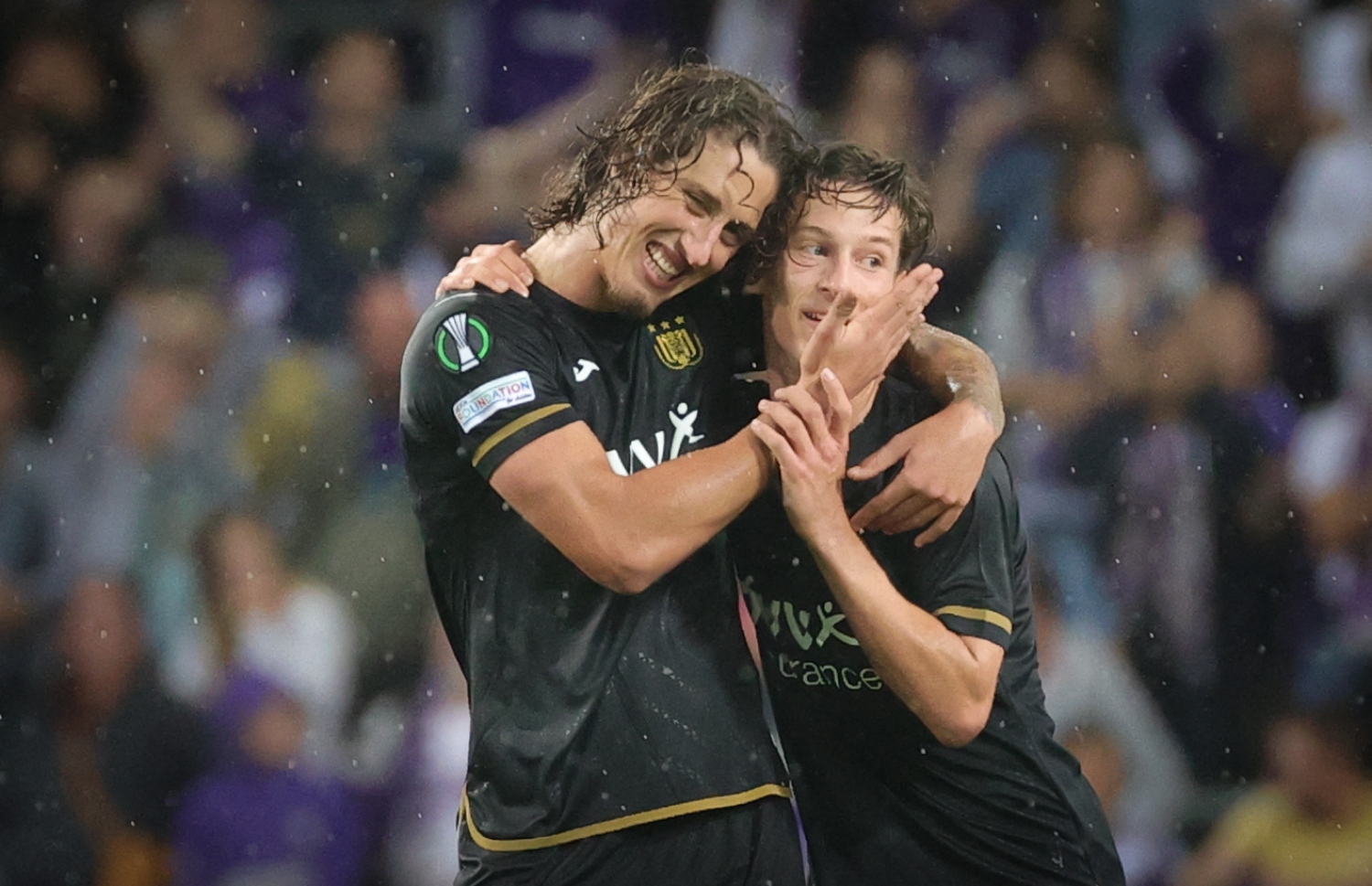 ފަބިއޯ ސިލްވާ (ވ)، އެންޑަލެޗަށް ލަނޑު ޖަހައިދިނުމަށް ފަހު.-- ފޮޓޯ: ޔޫއެފާ