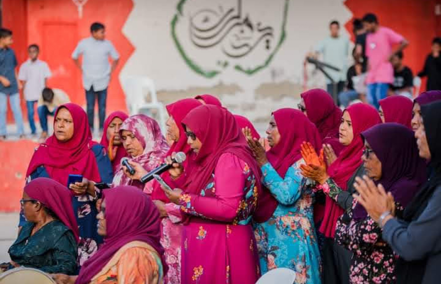 ގަމު ފަރިގޮމަ ގްރޫޕުން ލަވަ ކިޔަނީ.