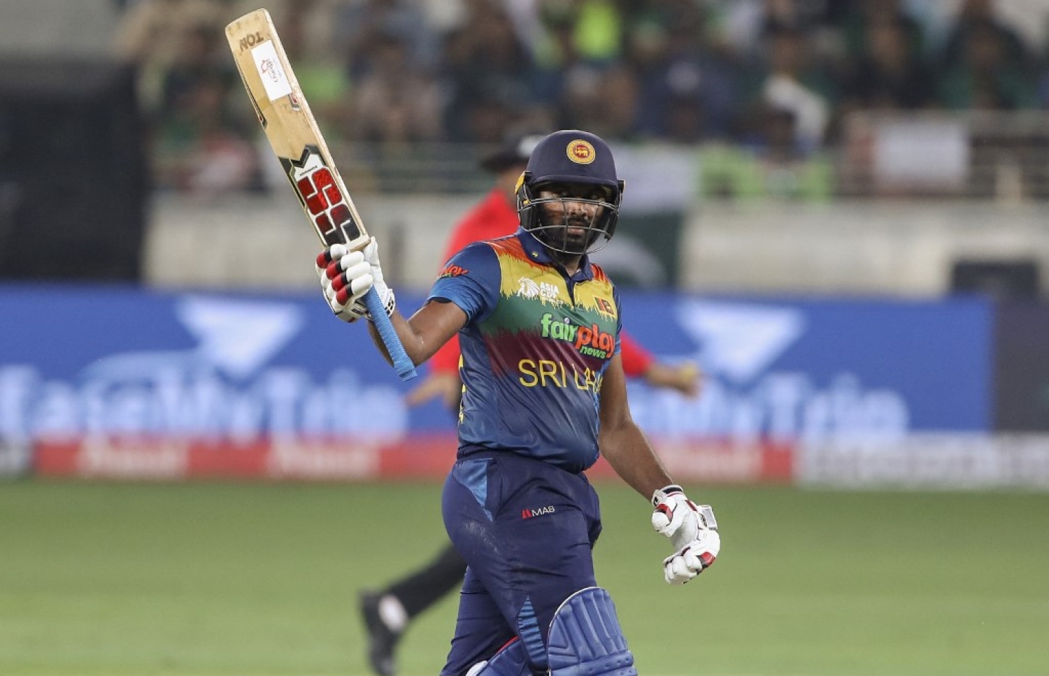 ފުރަތަމަ އިނިންސްގައި ލަންކާއިން އެންމެ ރަނގަޅަށް ކުޅުނު ބަނޫކާ ރާޖަޕަކްސާ އޭނާގެ ހާފް ސެންޗަރީ (50 ލަނޑު) ހަމަކުރުމަށް ފަހު.-- ފޮޓޯ: އޭއެފްޕީ