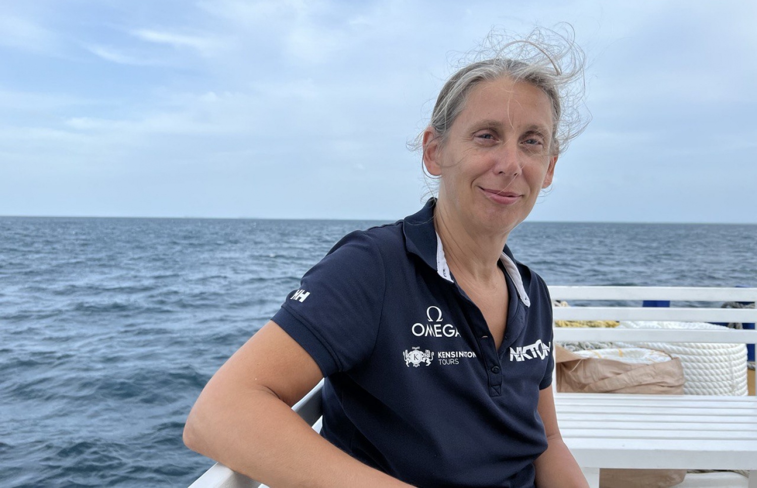 ކަނޑުގެ ބޮޑު ދިރާސާގެ "ނޮލެޖް އެކްސްޖޭންޖް އެކްސްޕެޑިޝަން"ގައި ޗީފް ސައިންޓިސްޓެއްގެ ގޮތުގައި ބައިވެރިވާ އަޔަލެންޑްގެ ގެލްވޭ ޔުނިވާސިޓީގެ ޕްރޮފެސަރު ލުއީސް އޯލްކޮކް -- ފޮޓޯ: މިހާރު