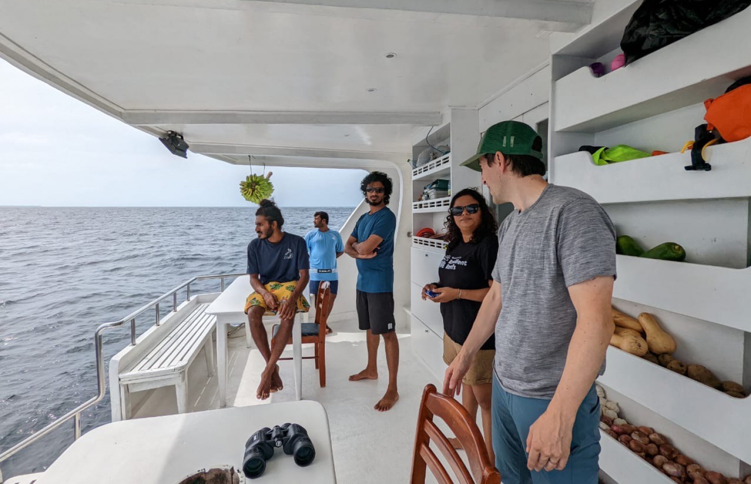 ކަނޑުގެ ބޮޑު ދިރާސާގެ "ނޮލެޖް އެކްސްޖޭންޖް އެކްސްޕެޑިޝަން"ގެ ބައިވެރިން -- ފޮޓޯ: އަލީފް