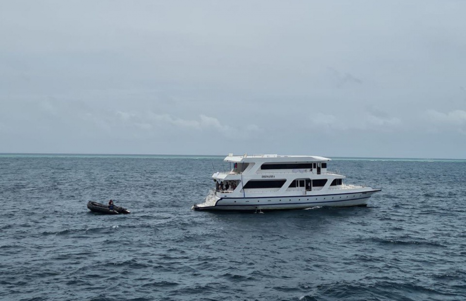 ކަނޑުގެ ބޮޑު ދިރާސާގެ ބައެއް ސައިންސްވެރިން ދަތުރުކުރަމުންދާ ސަފާރީ -- ފޮޓޯ: ޑެނީސް | ނެކްޓަން