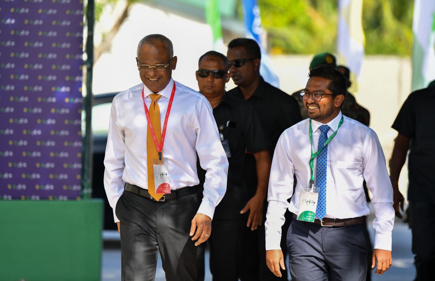 ވިއަވަތި ކޮންފަރެންސްގައި ބައިވެރިވެވަޑައިގަތުމަށް ރައީސް އިބްރާހިމް މުހައްމަދު ސޯލިހާއި އެ މަނިކުފާނުގެ އަރިހުގައި ޕޮލިސީ ސެކްރެޓަރީ ހަމްދާން ބައިވެރިވެވަޑައިގަންނަވަނީ.-- ފޮޓޯ: ރައީސް އޮފީސް