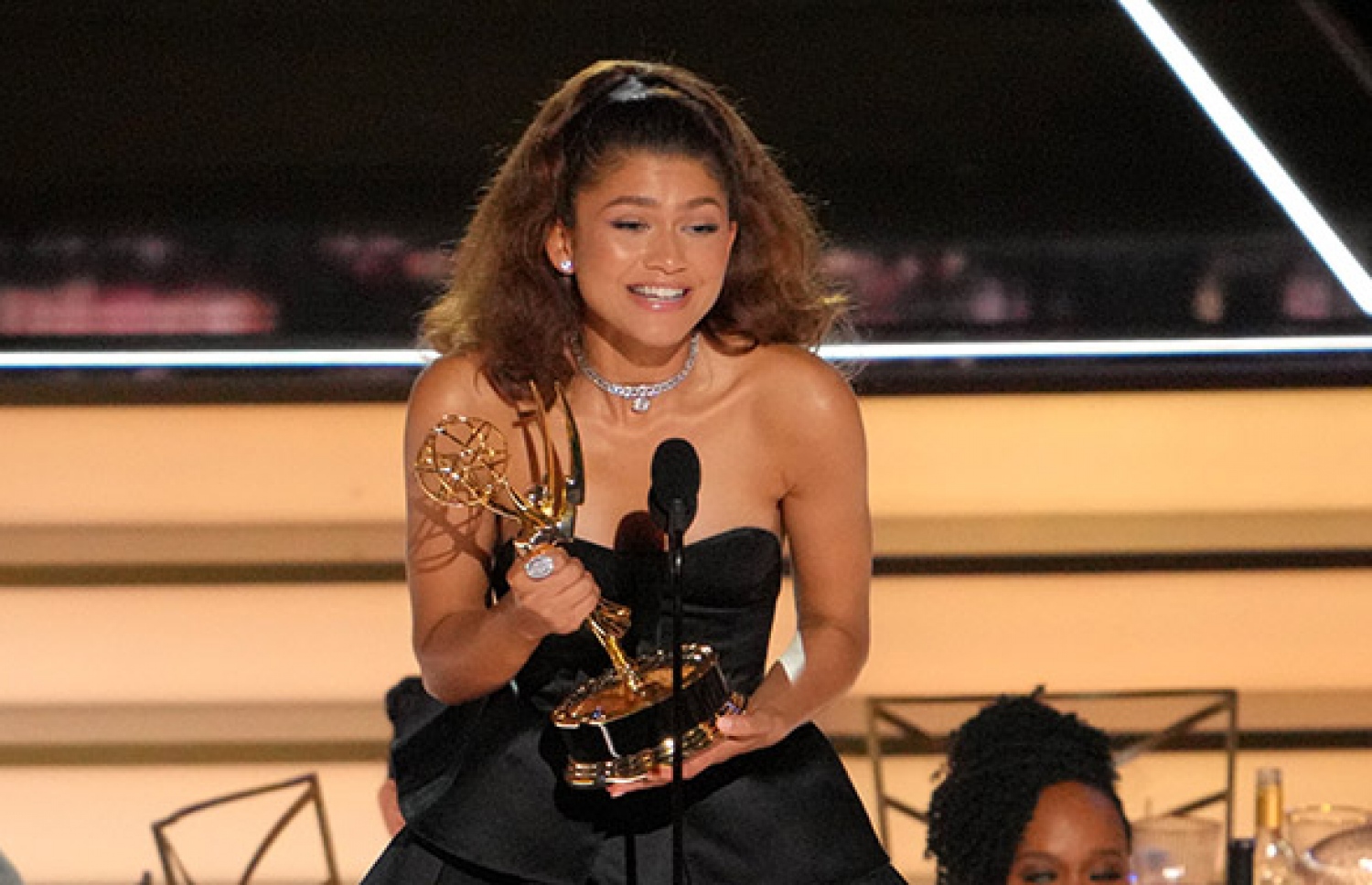 އެންމެ މޮޅު އެކްޓަރުގެ އެވޯޑު ލިބިފައިވަނީ ޒެންޑާޔާ އަށް