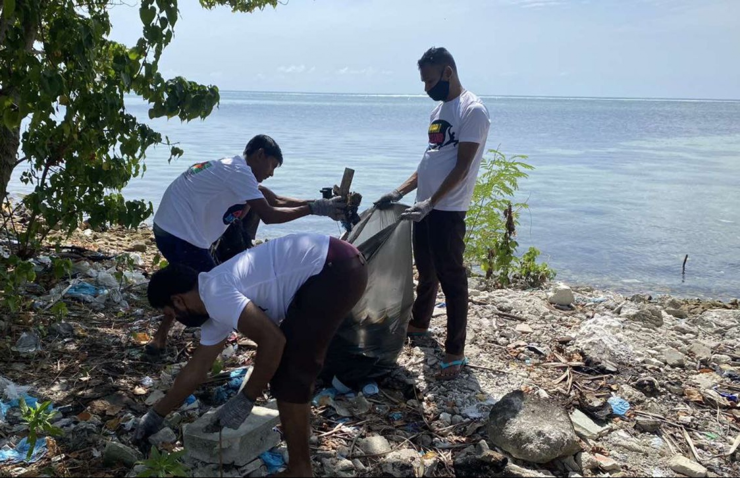 މި ދިޔަ އަހަރު މާފުށިން 7 ޓަނުގެ ކުނި ވަނީ ނަގާފަ. ފޮޓޯ: ލެޓްސް ޑޫ އިޓް މޯލްޑިވްސް