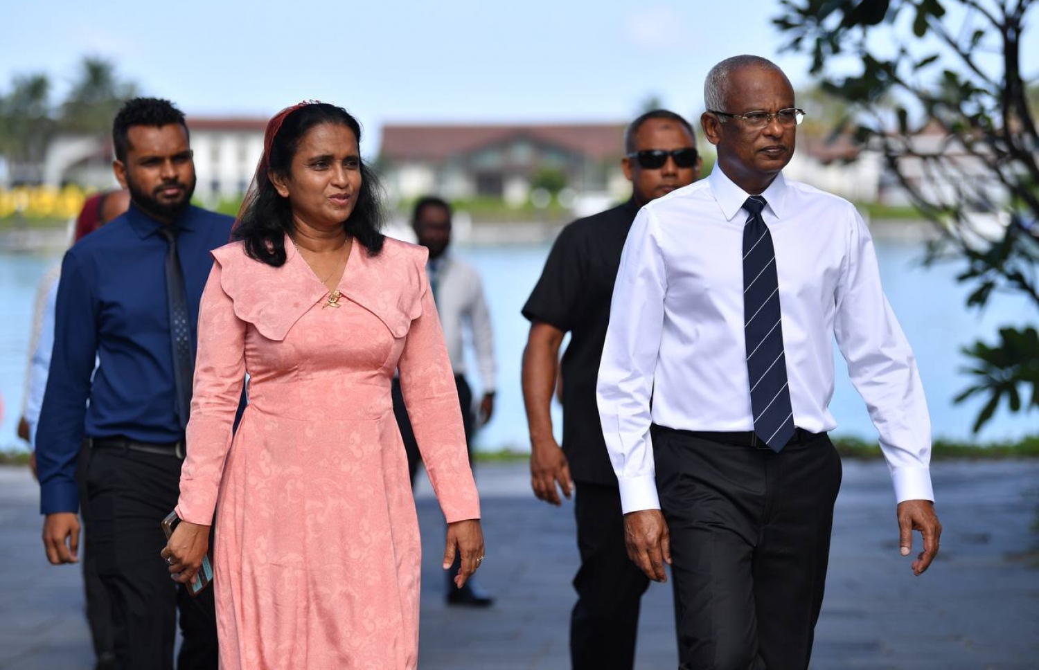 ޗައިލްޑް ރައިޓްސް ސިމްޕޯޒިއަމް ހުޅުވުމުގެ ރަސްމިއްޔާތުގައި ރައީސް އިބްރާހިމް މުހައްމަދު ސޯލިހް، ނިއުމާތު ޝަފީގާ އެކު. -- ފޮޓޯ | ރައީސް އޮފީސް