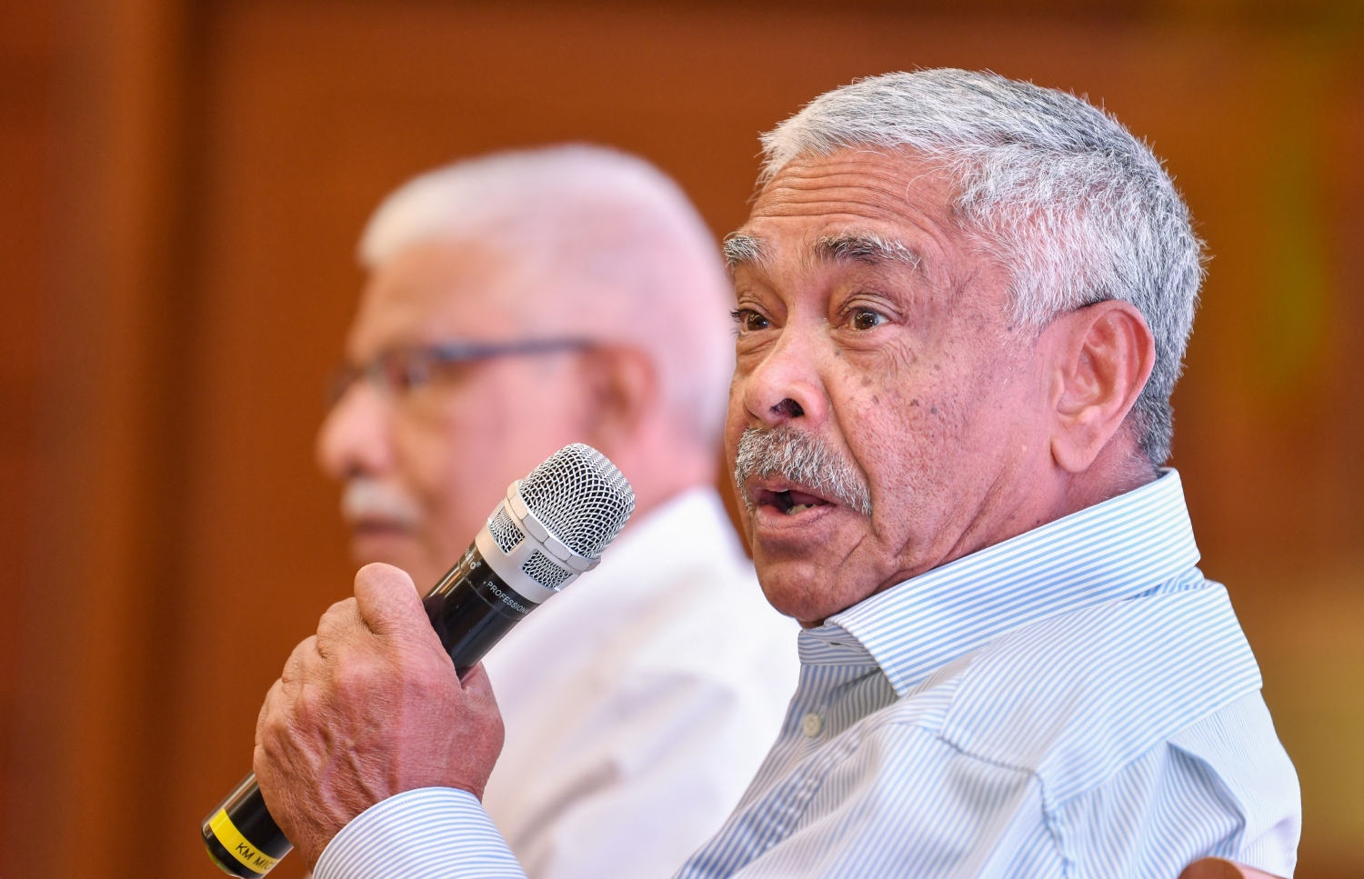 ޓޫރިޒަމްގެ ވިޔަފާރިވެރިޔާ ޗަމްޕާ ހުސެއިން އަފީފު ޖީއެމް ފޯރަމްގައި ވާހަކަދައްކަވަނީ-- ފޮޓޯ: ފަޔާޒް މޫސާ/ މިހާރު