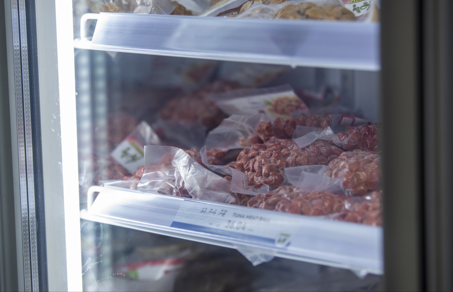 ހުޅުމާލެ 2 ގައި ހުންނަ މިފްކޯ މަސް ފިހާރައިން ލިބޭ ޕްރޮޑަކްޓެއް ---ފޮޓޯ: ނިޝާން އަލީ | މިހާރު