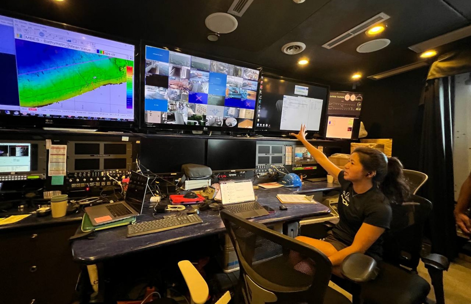 އޮޑެސީގެ މިޝަން ކޮންޓްރޯލް ސެންޓަރު: ދިގުމިނުގައި 56 މީޓަރު ހުންނަ، ތިން ބުރީގެ އެ ބޯޓުގައި ރިސާޗު އުޅަނދަކަށް ބޭނުންވާ ހުރިހާ ވަސީލަތްތަކެއް ހުރޭ -- ފޮޓޯ: މިހާރު