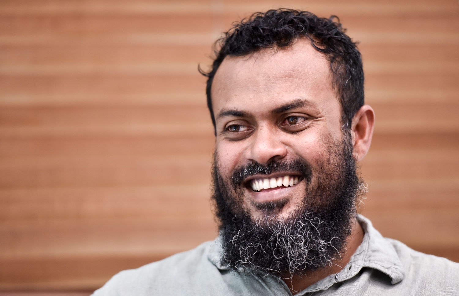 ޗޭ މިހާރު އަށް އިންޓަވިއު ދެނީ