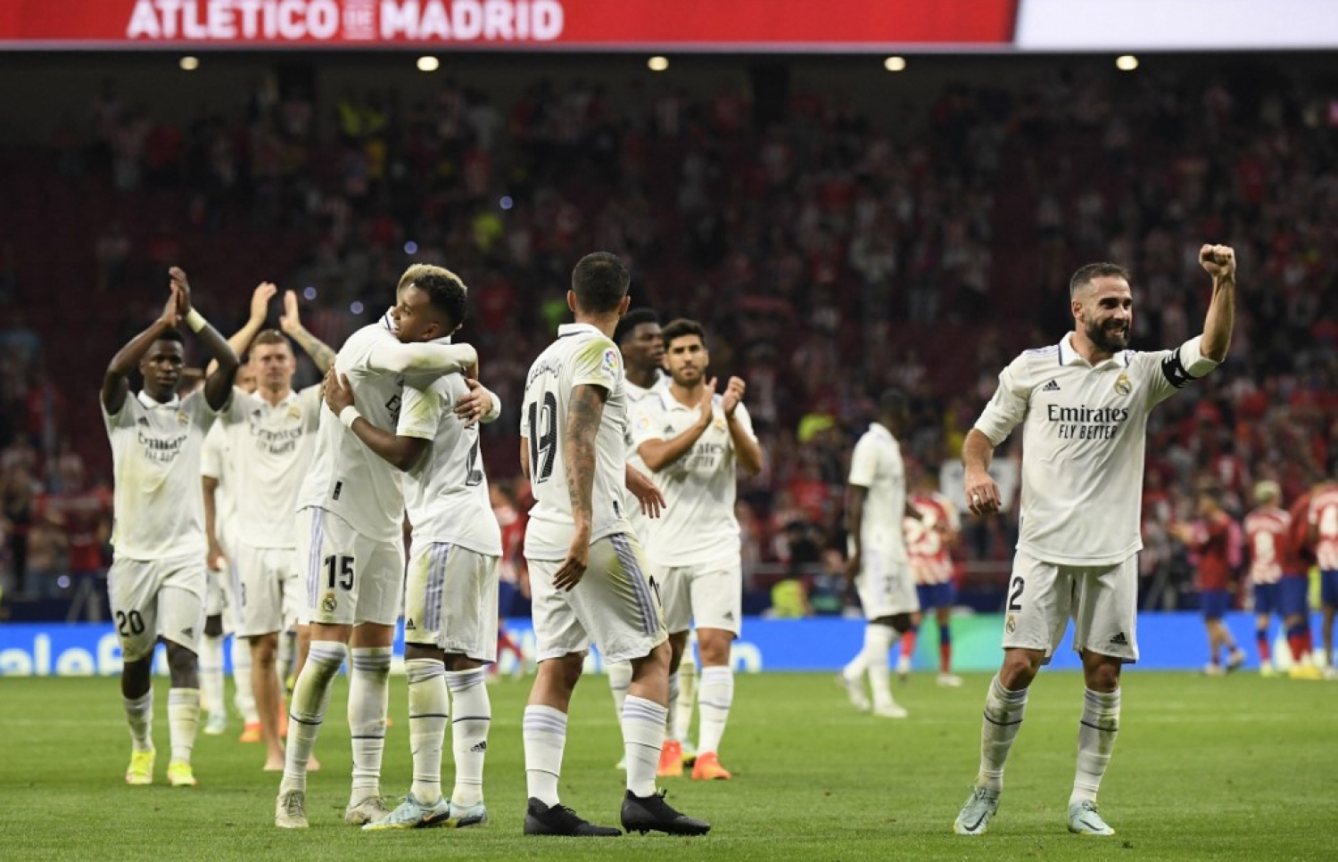 މެޗަށް ފަހު ރެއާލްގެ ކުޅުންތެރިން އުފާފާޅުކުރަނީ. -- ފޮޓޯ: އޭއެފްޕީ