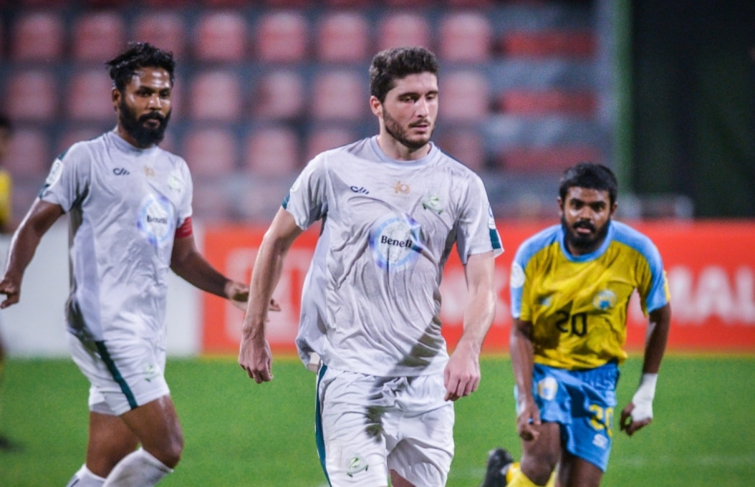 ލީގުގައި ވެލެންސިއާ އާ ދެކޮޅަށް ގްރީން ކުޅުނު މެޗެއްގެ ތެރެއިން އޭންޖަލް ބޯޅަ ހިފައިގެން ދާން މަސައްކަތް ކުރަނީ: އޭނާ އަށް މުސާރަ ދިނުމަށް ފީފާއިން ގްރީން އަށް ދިން މުހުލަތު މިހާރު ވަނީ ހަމަވެފަ --- ފައިލް ފޮޓޯ: އެފްއޭއެމް