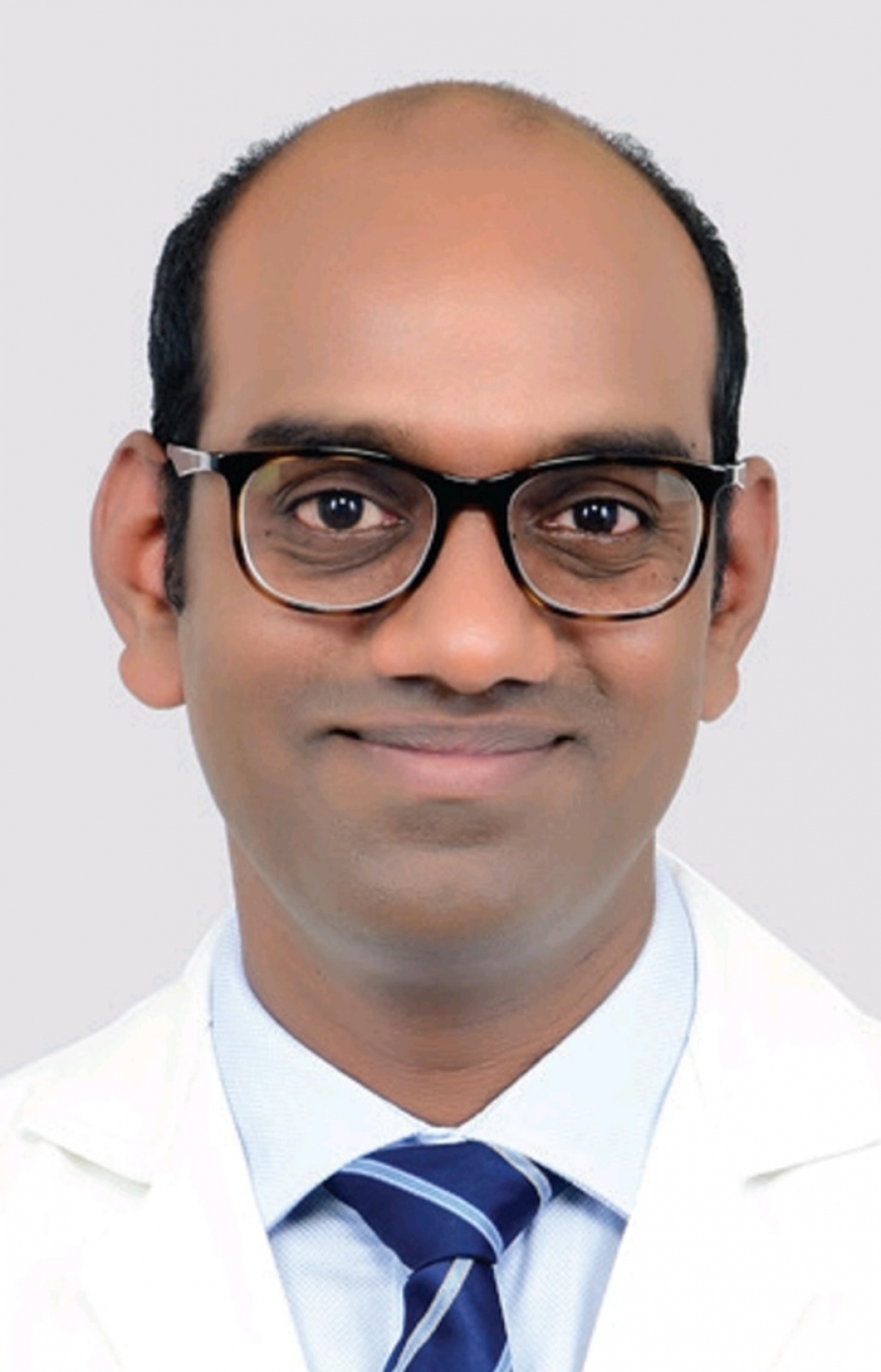 މިއޮޓް ހޮސްޕިޓަލްގެ ލީޑް ސާޖިކަލް އޮންކޮލޮޖިސްޓް، ޑރ. ސެންތިލް ކުމާރް ރަވިޗަންދަރު