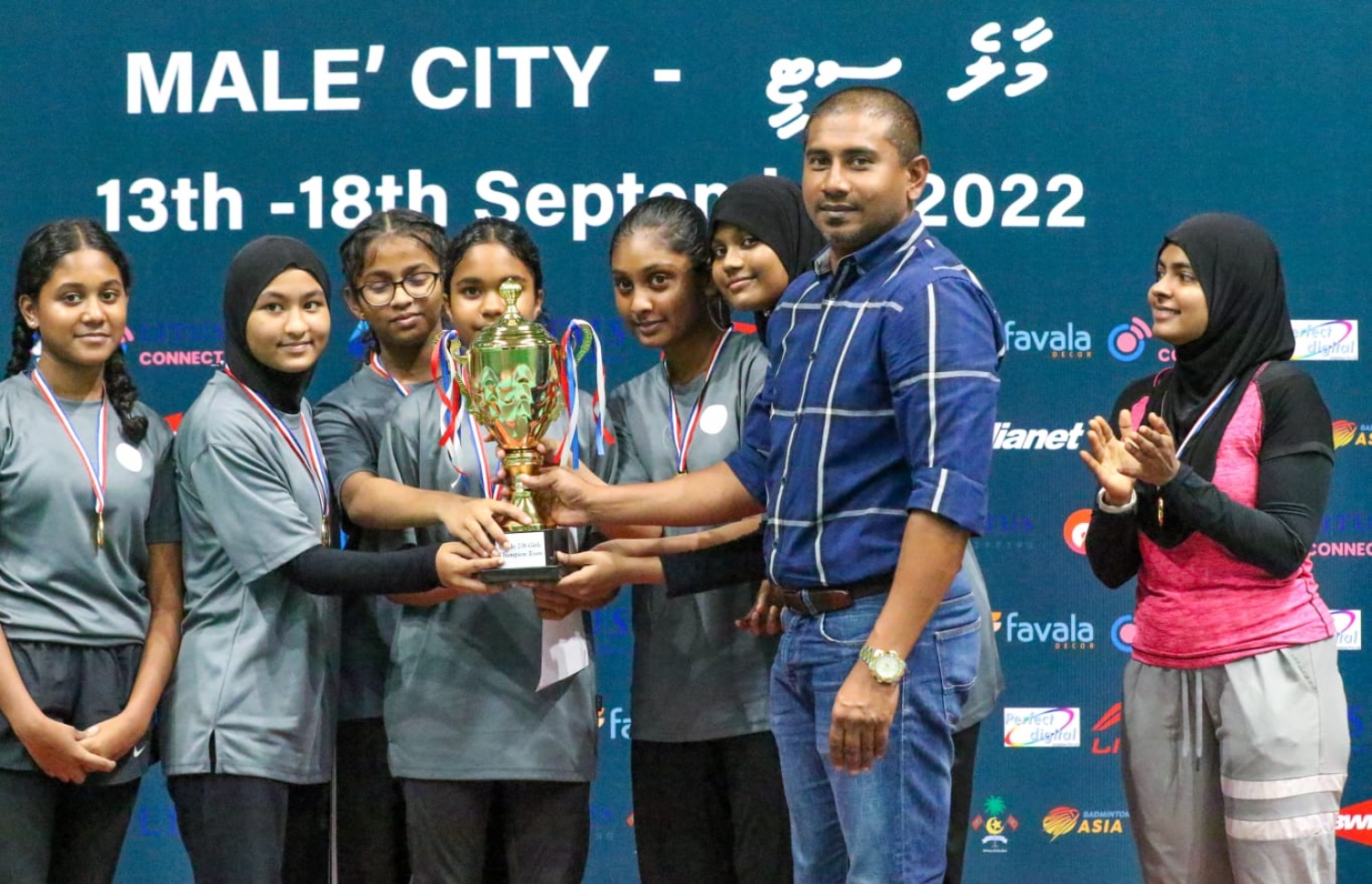 އަހުމަދިއްޔާ ސްކޫލްގެ ޓީމު: ފޮޓޯ: ފަޔާޒު މޫސާ | މިހާރު