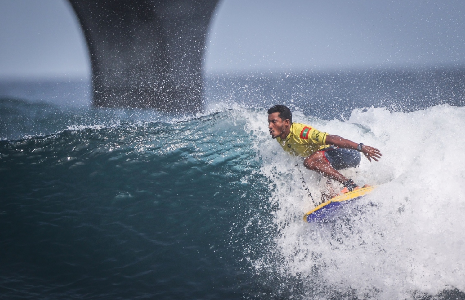 ކުޑަ އައްޔަ ބޯޑްގައި ރާޅަކާ އަޅަނީ --- ފޮޓޯ: ވިޝާހް | މިހާރު